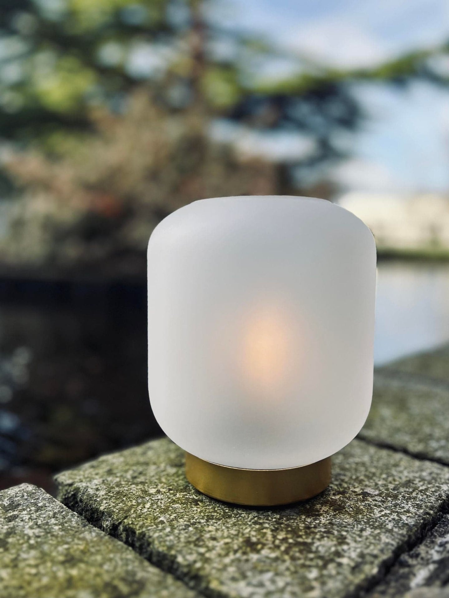 LED Lampe i mat glas med guld - 2. Sortering - VIAMAJA.DK