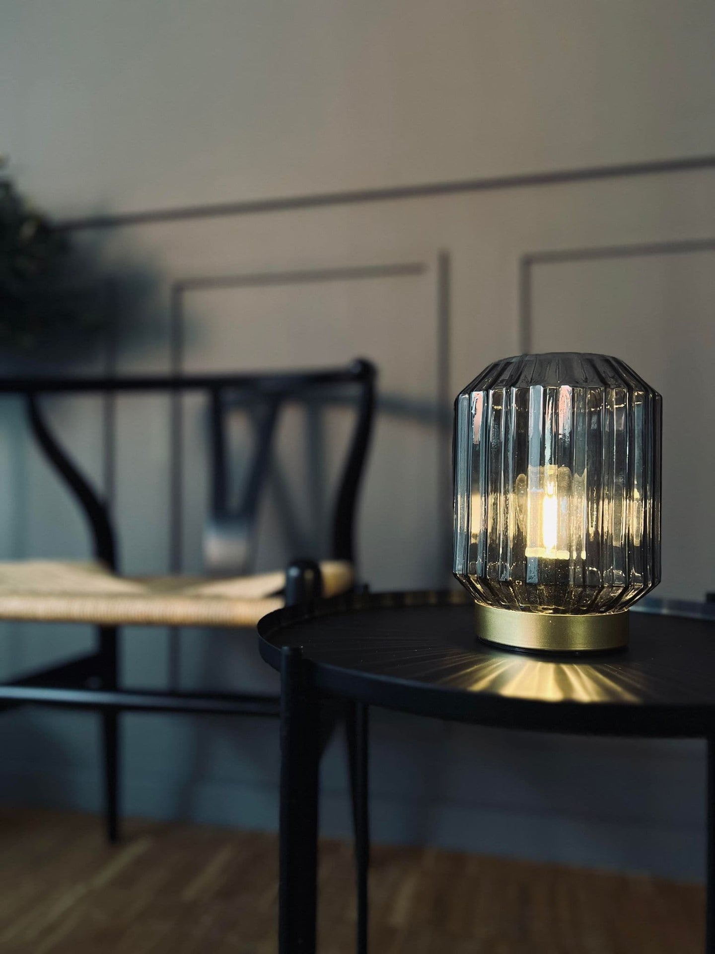 LED Lampe i røgfarvet glas - 2. Sortering - VIAMAJA.DK