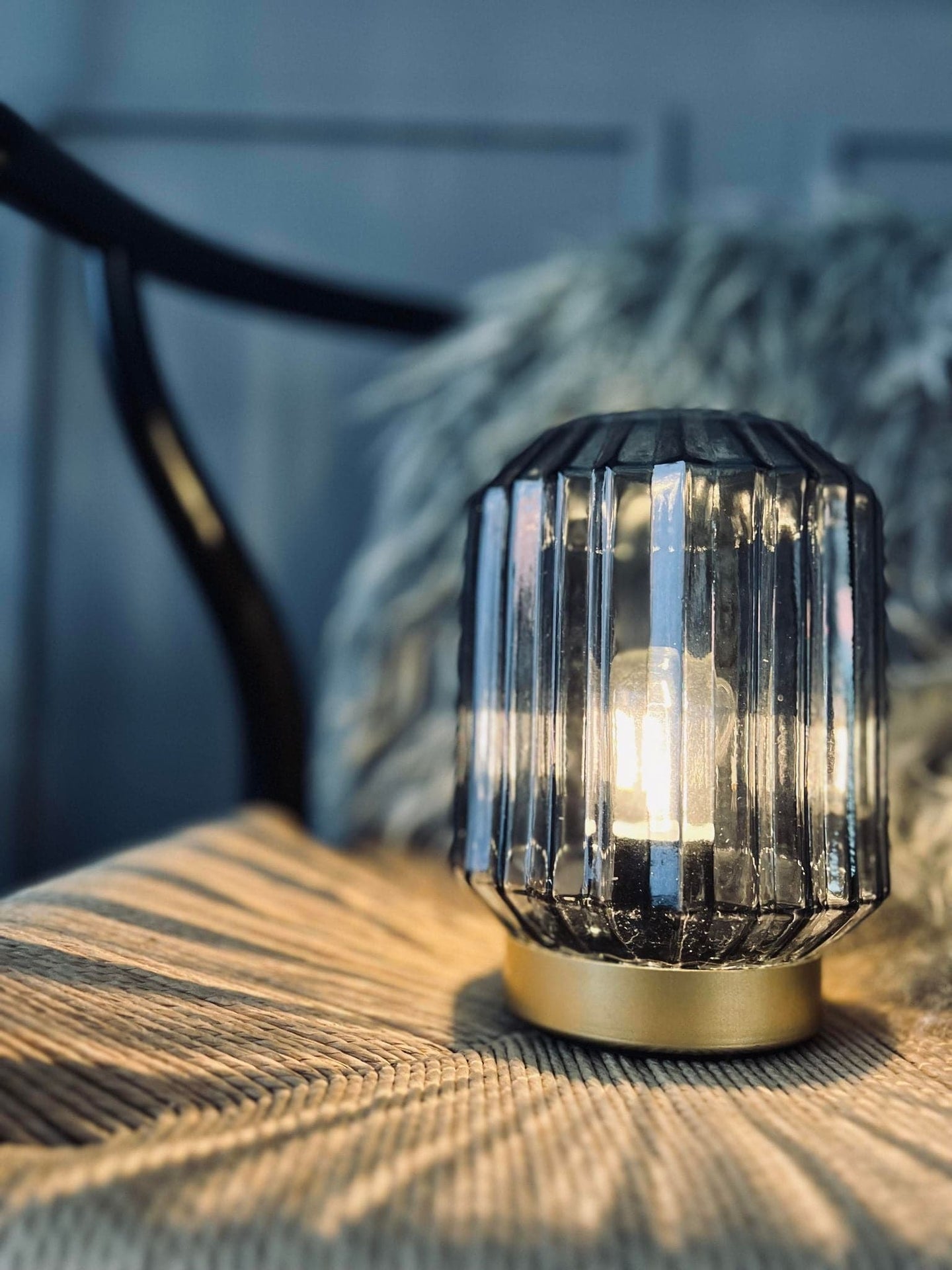 LED Lampe i røgfarvet glas - 2. Sortering - VIAMAJA.DK