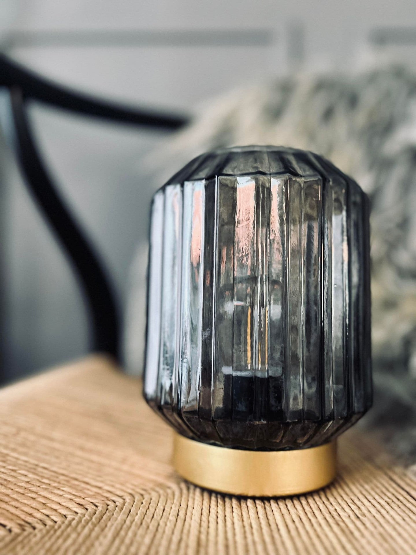 LED Lampe i røgfarvet glas - 2. Sortering - VIAMAJA.DK