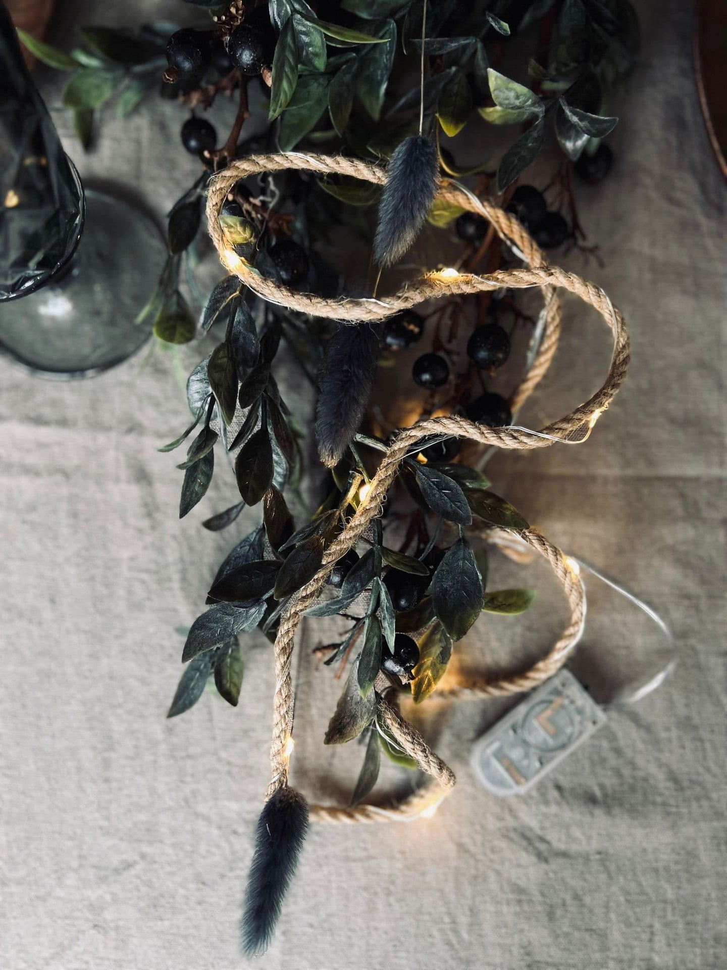 LED Lyskæde - Bast snor 1 meter med batteriboks - VIAMAJA.DK