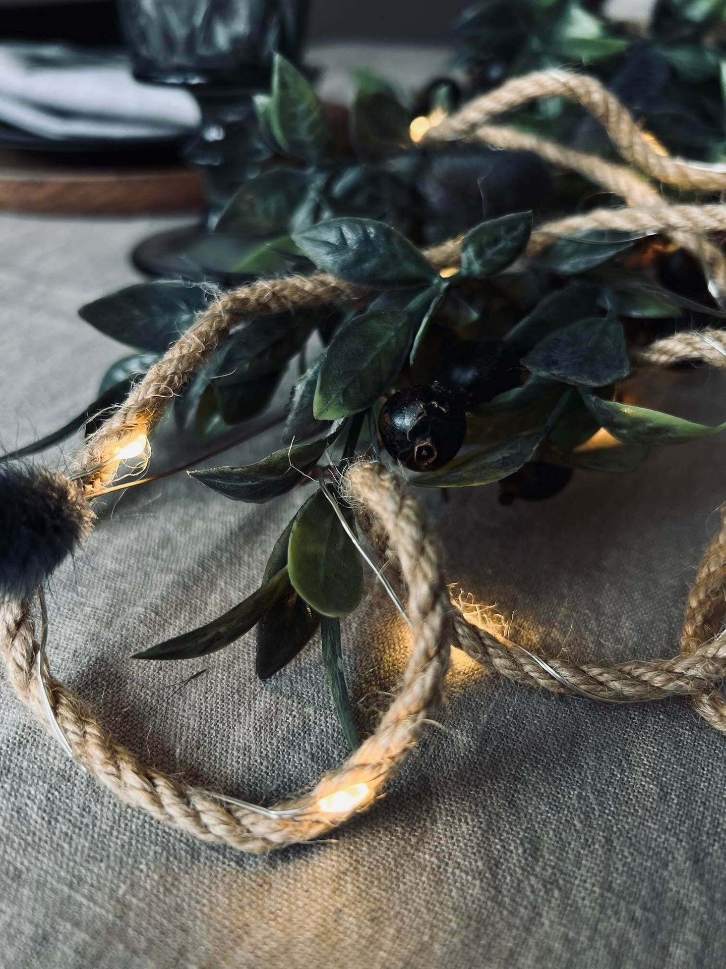 LED Lyskæde - Bast snor 1 meter med batteriboks - VIAMAJA.DK