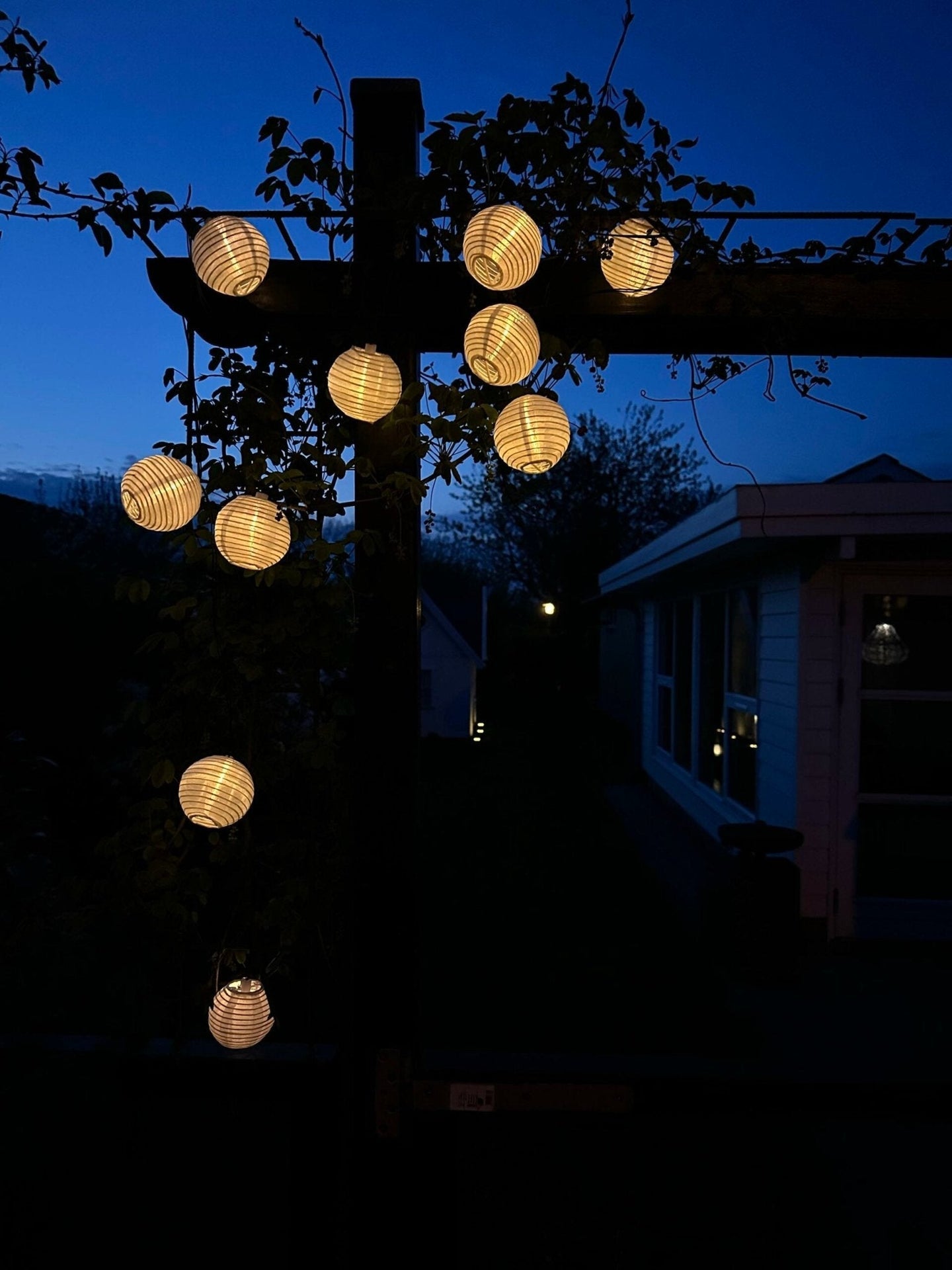 Led solcelle lyskæde Mary , 20 hvide kugler - VIAMAJA.DK