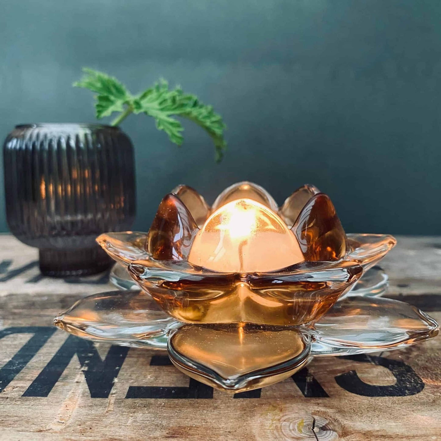 Lotus lysestage – Amber glas - VIAMAJA.DK