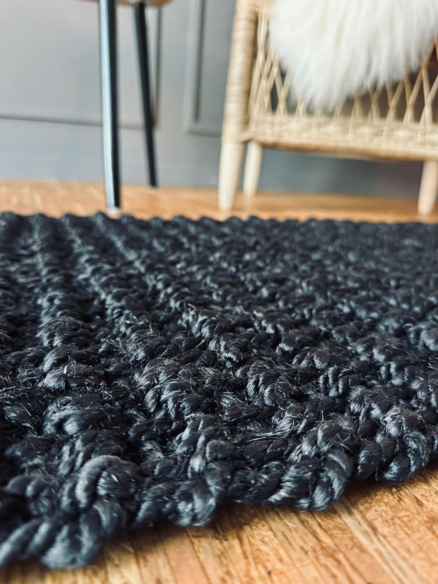 Luksus måtte i black jute – 50x80cm - VIAMAJA.DK