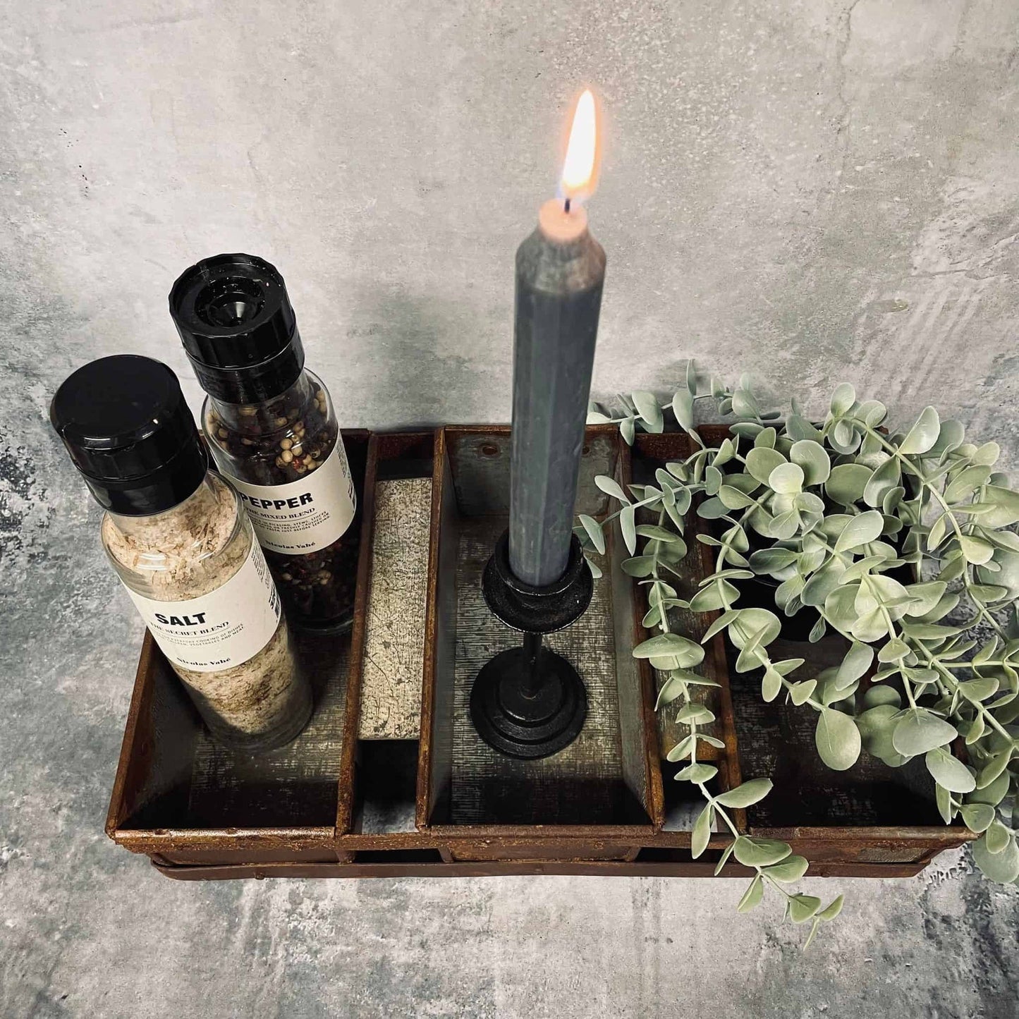 Lysestage Indisk Sort jern - VIAMAJA.DK