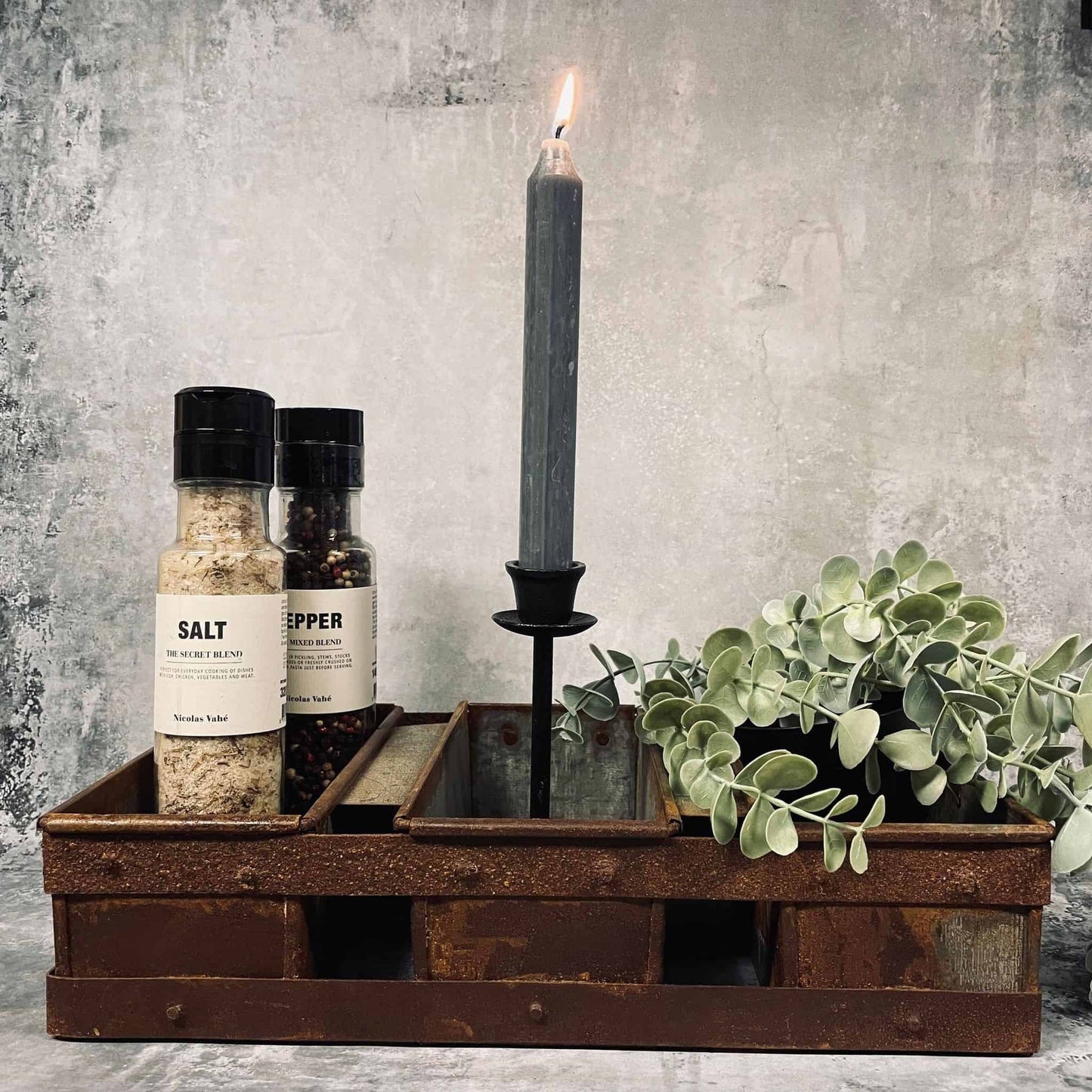 Lysestage Indisk Sort jern - VIAMAJA.DK