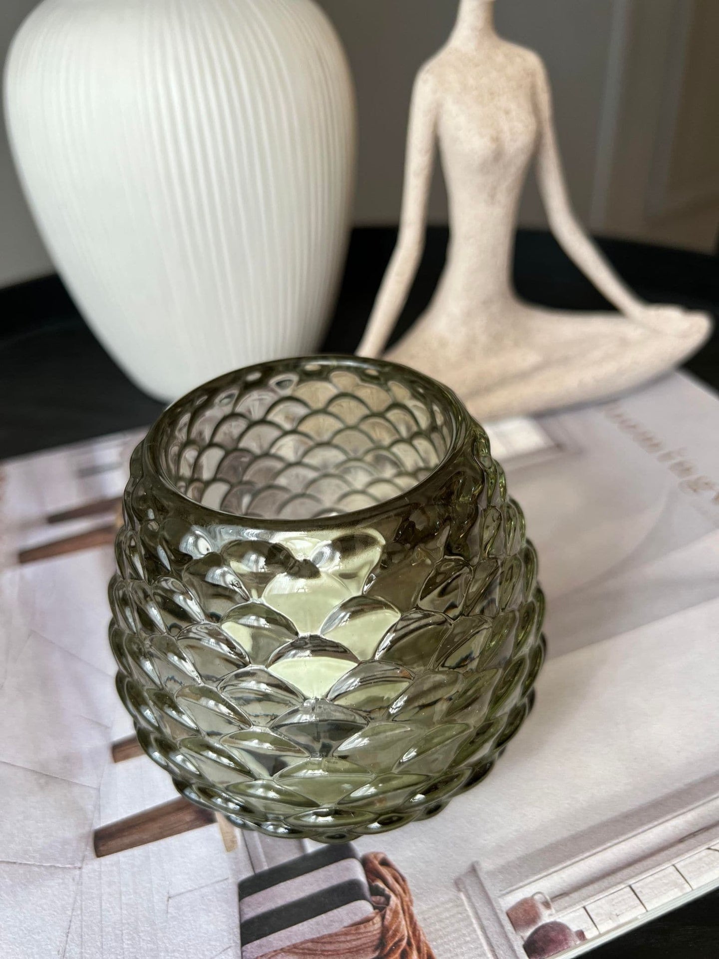 Lysestage til fyrfadslys - Grøn kogle xl - VIAMAJA.DK