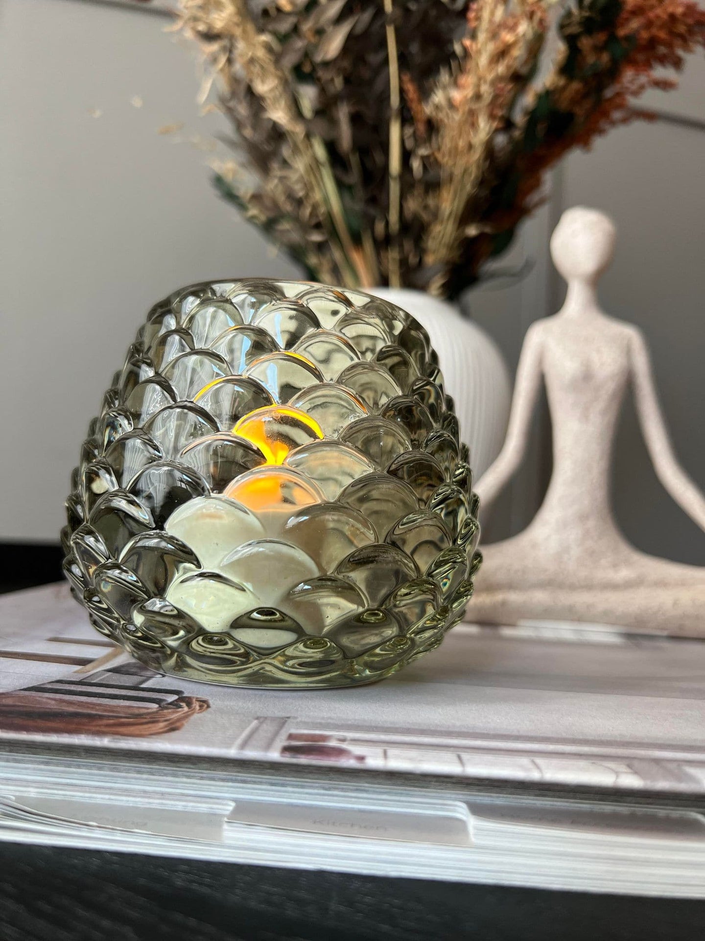 Lysestage til fyrfadslys - Grøn kogle xl - VIAMAJA.DK