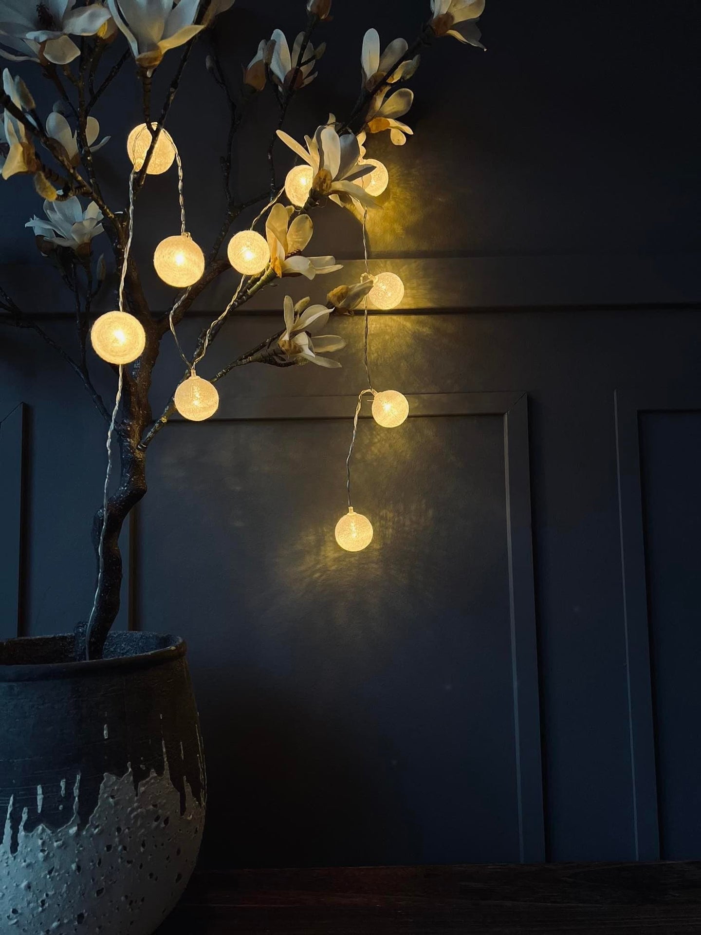 Lyskæde deko med 10 led kugler - batteriboks - VIAMAJA.DK