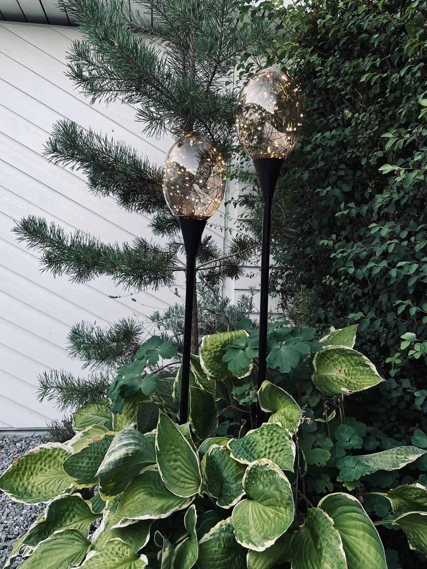 Lyskugler på spyd - Sæt af 2 stk - VIAMAJA.DK