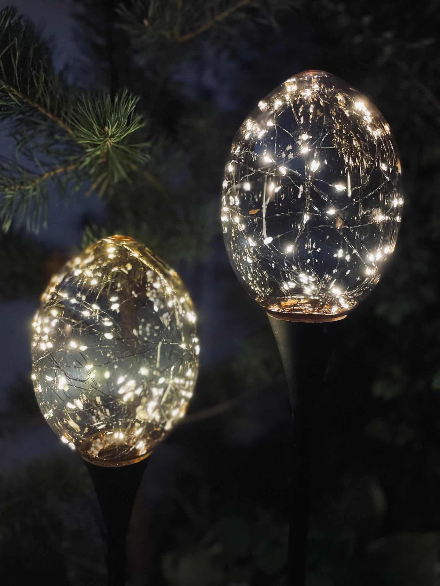 Lyskugler på spyd - Sæt af 2 stk - VIAMAJA.DK