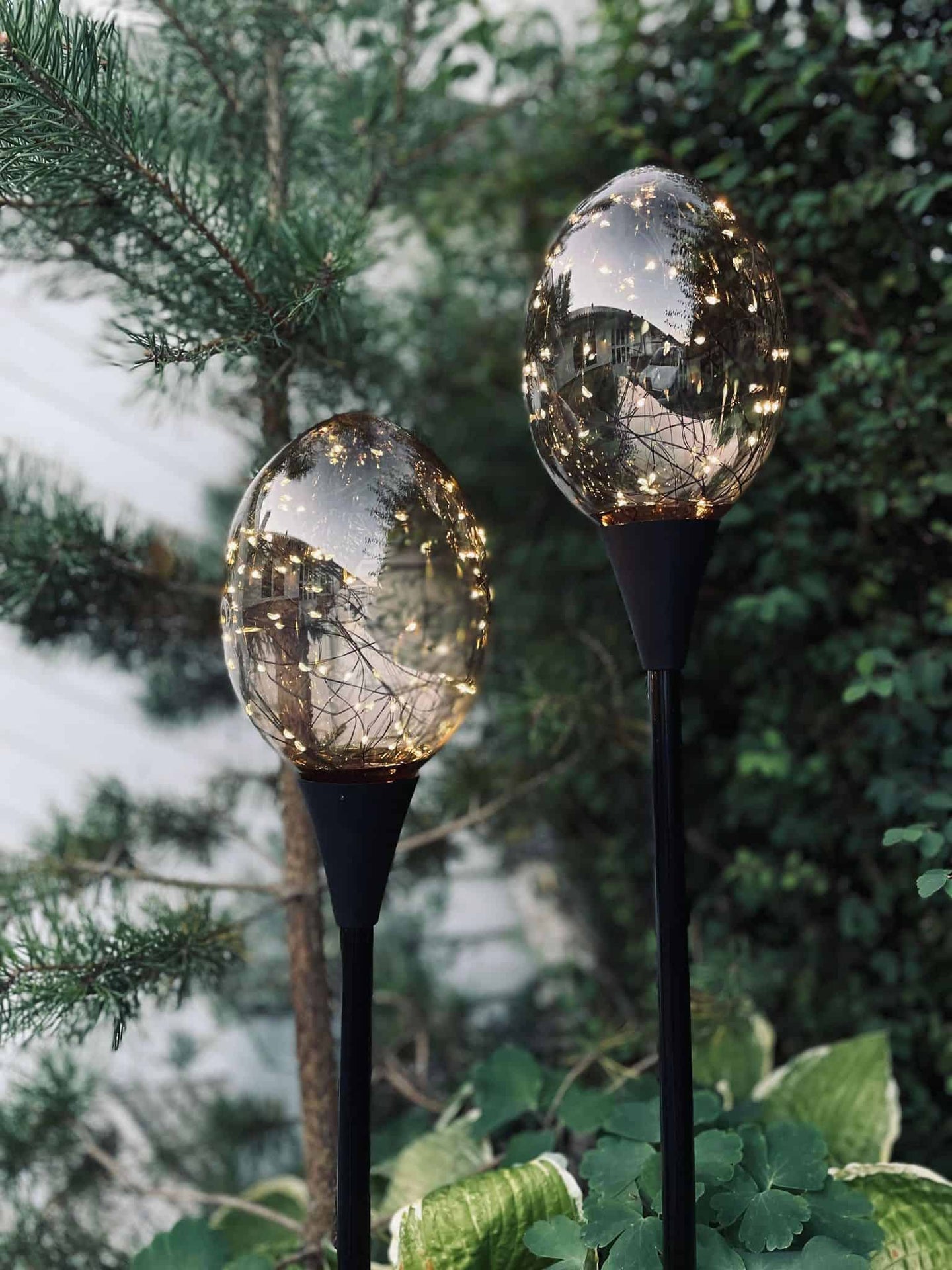 Lyskugler på spyd - Sæt af 2 stk - VIAMAJA.DK