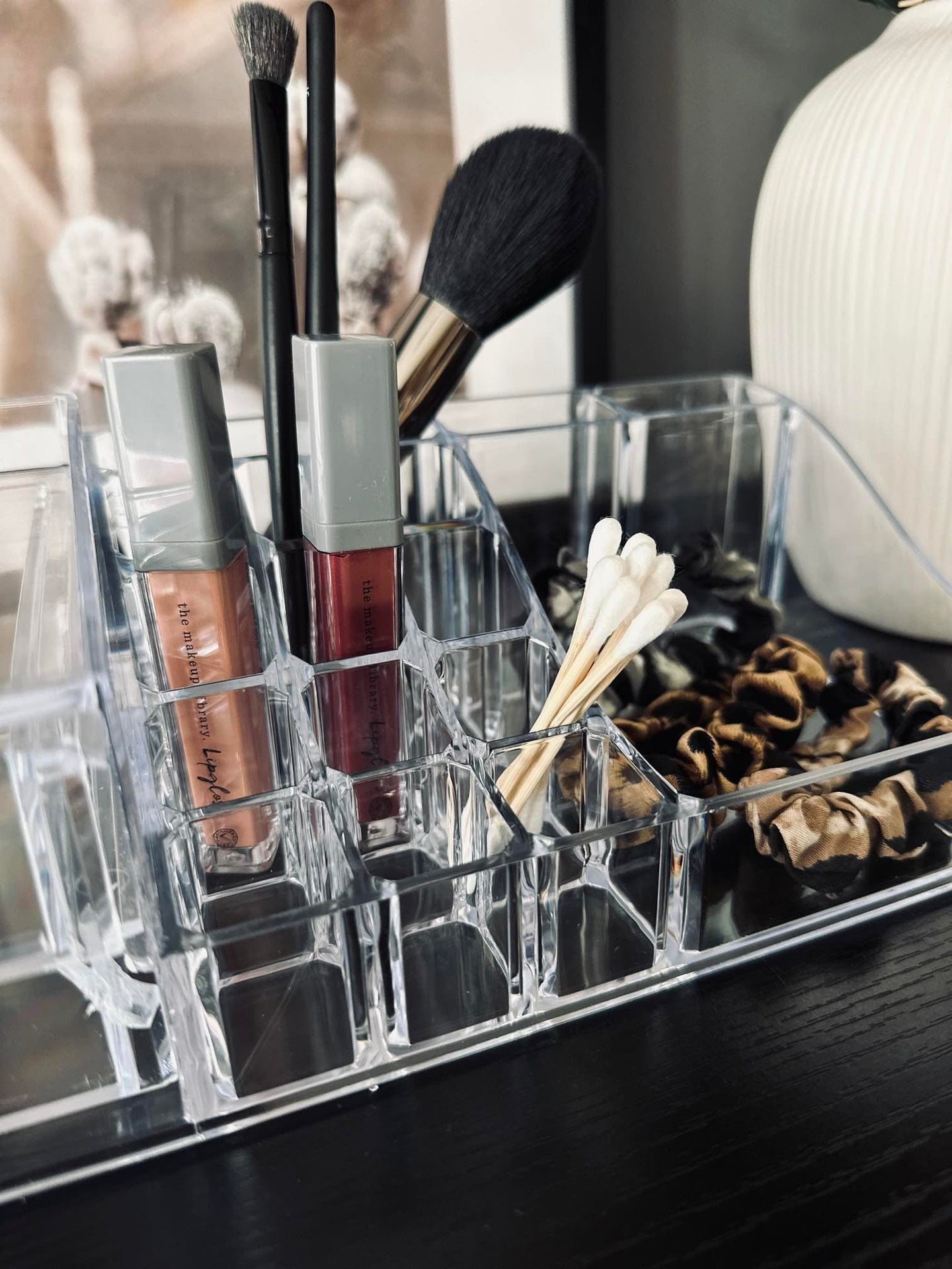 Makeup organiser - Akryl 16 rum + 2 skuffer - VIAMAJA.DK