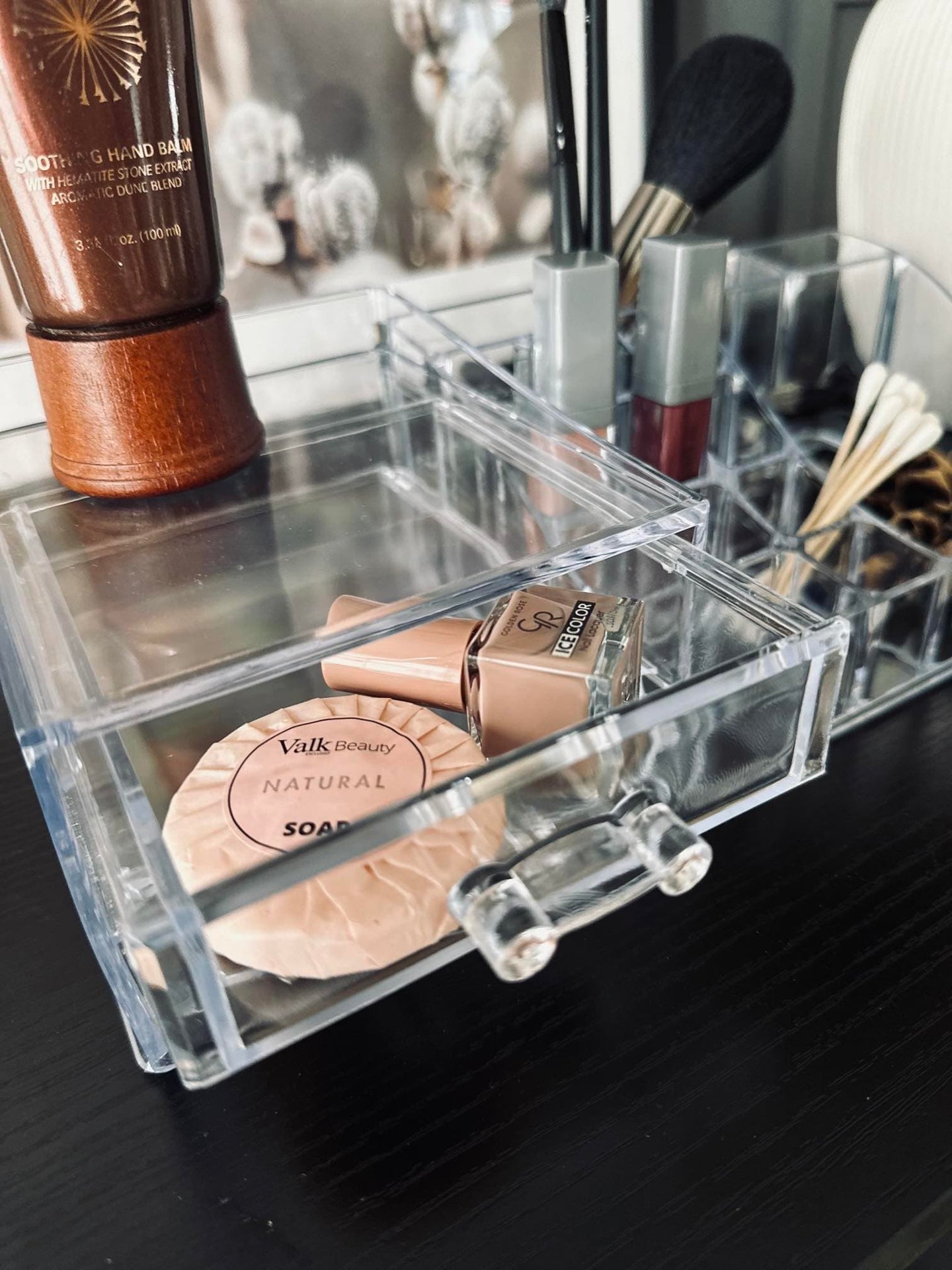 Makeup organiser - Akryl 16 rum + 2 skuffer - VIAMAJA.DK