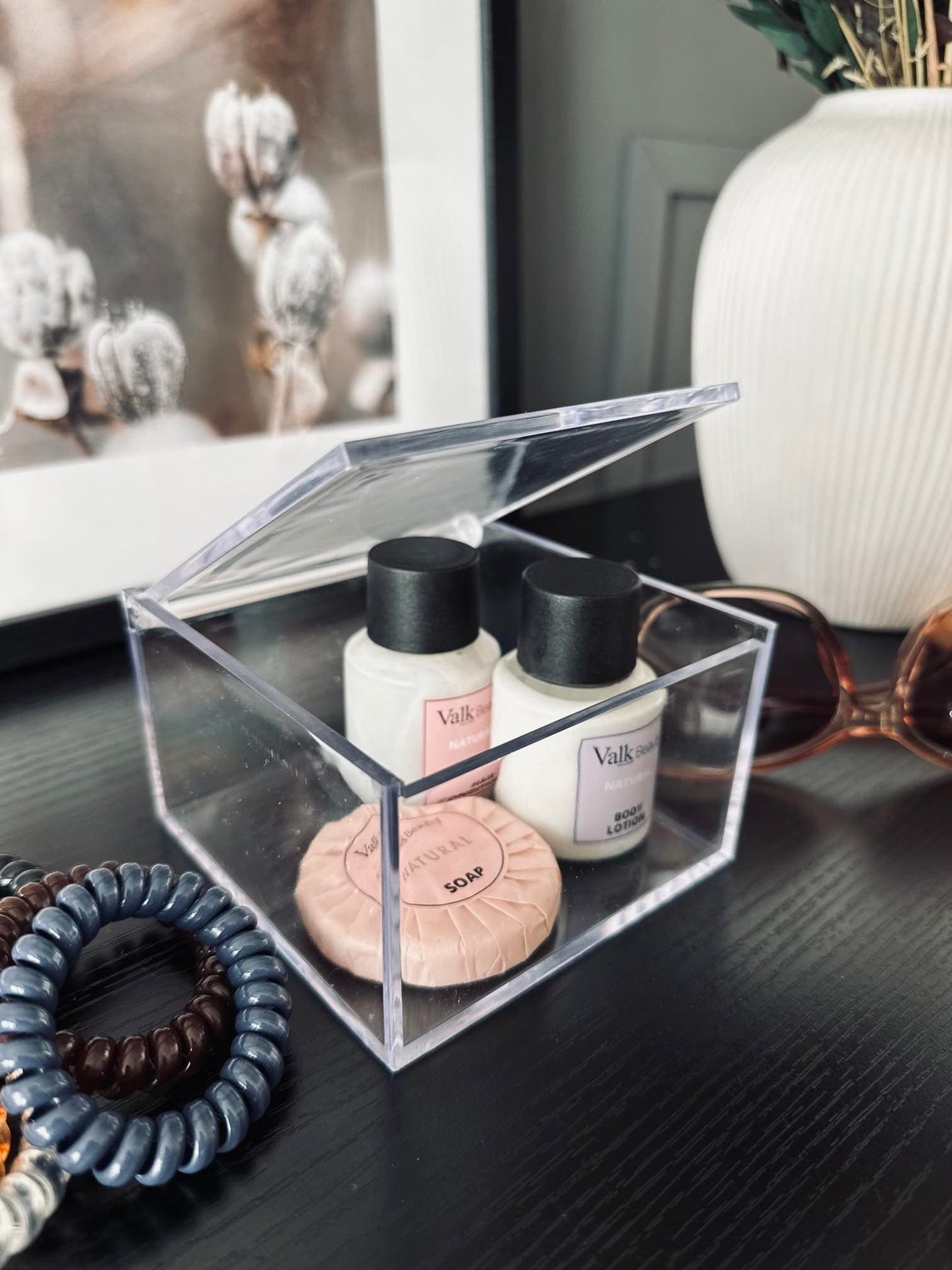 Makeup organizer i akryl - Box med låg - VIAMAJA.DK