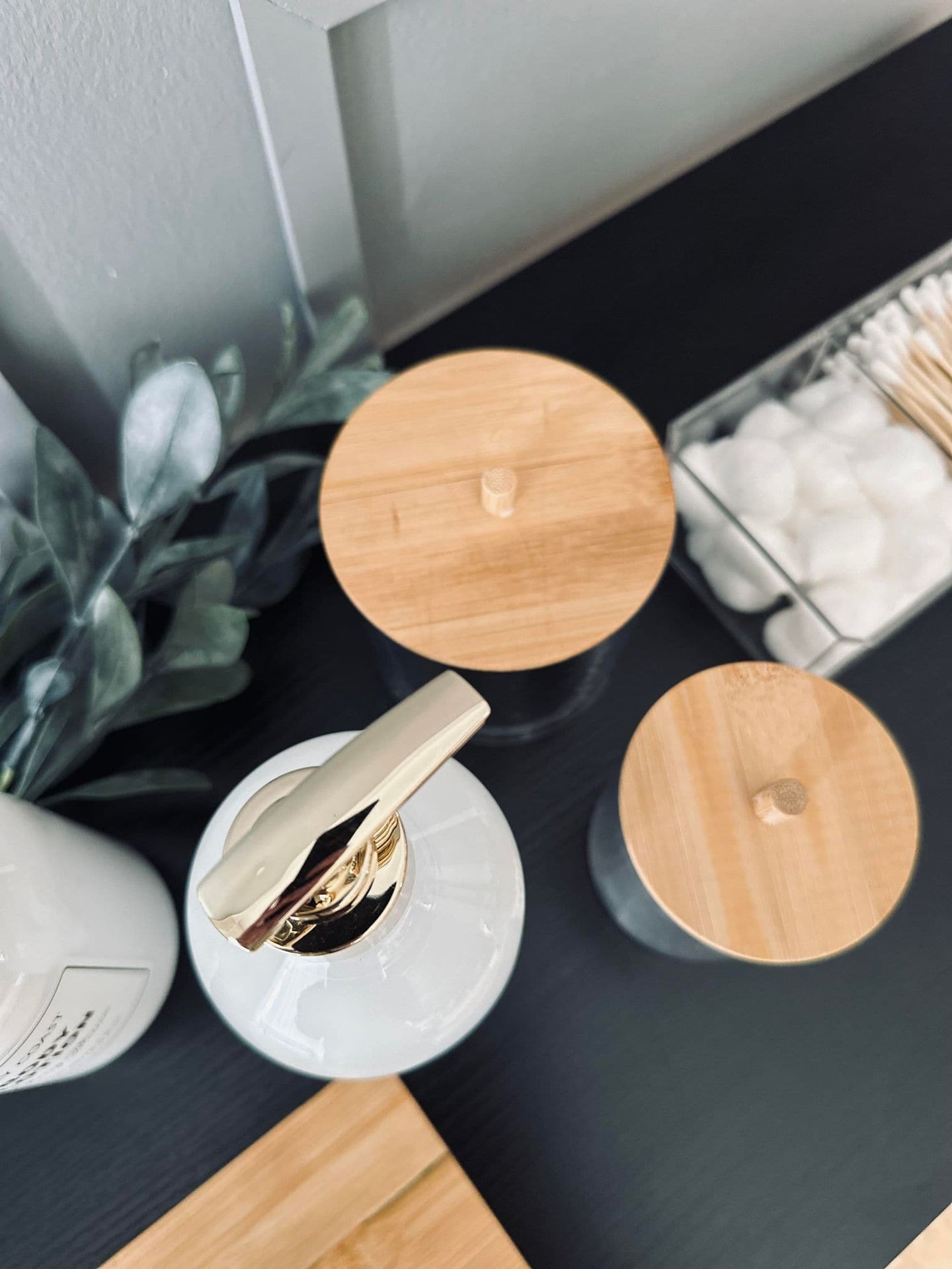 Makeup organizer i akryl og bambus - VIAMAJA.DK