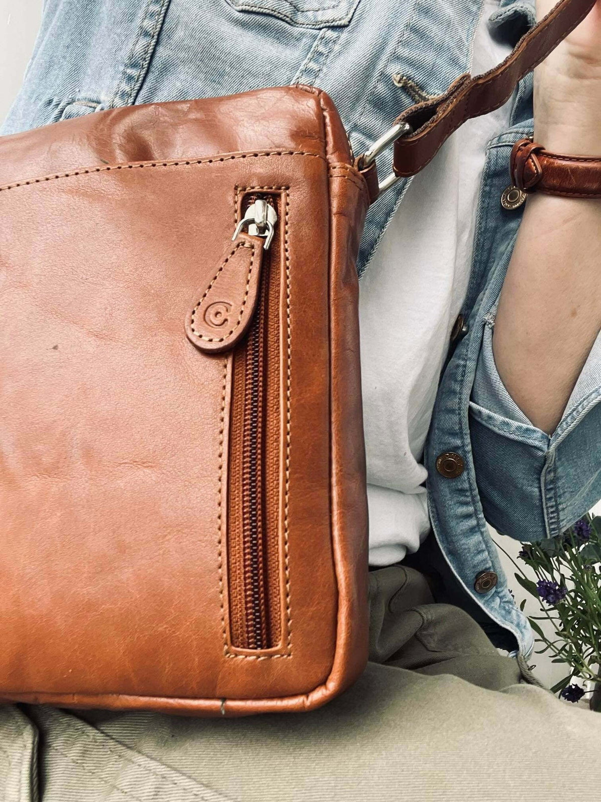 Mobiltaske / Crossover – Cognac Daily - VIAMAJA.DK