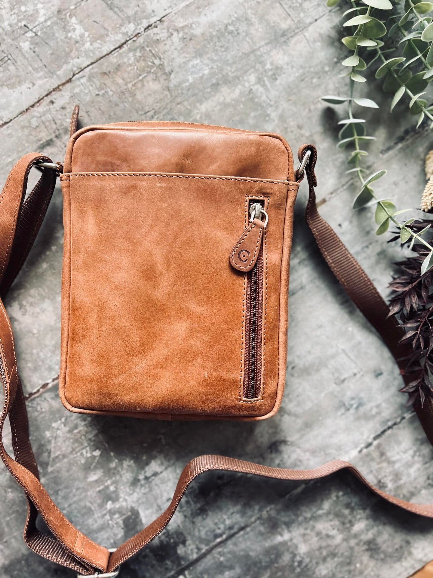 Mobiltaske Daily – Vintage cognac - VIAMAJA.DK
