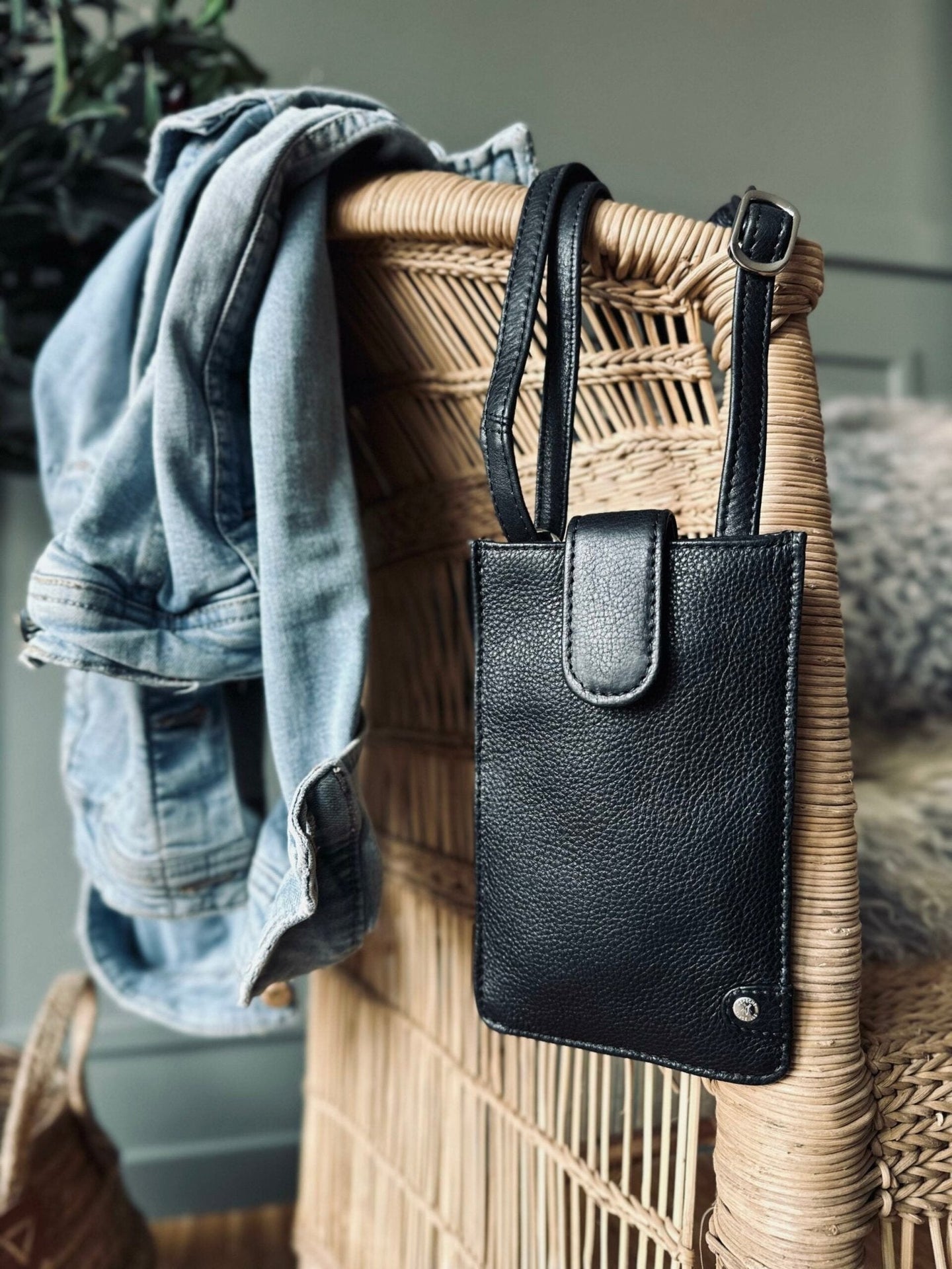 Mobiltaske Small Aura Black - VIAMAJA.DK