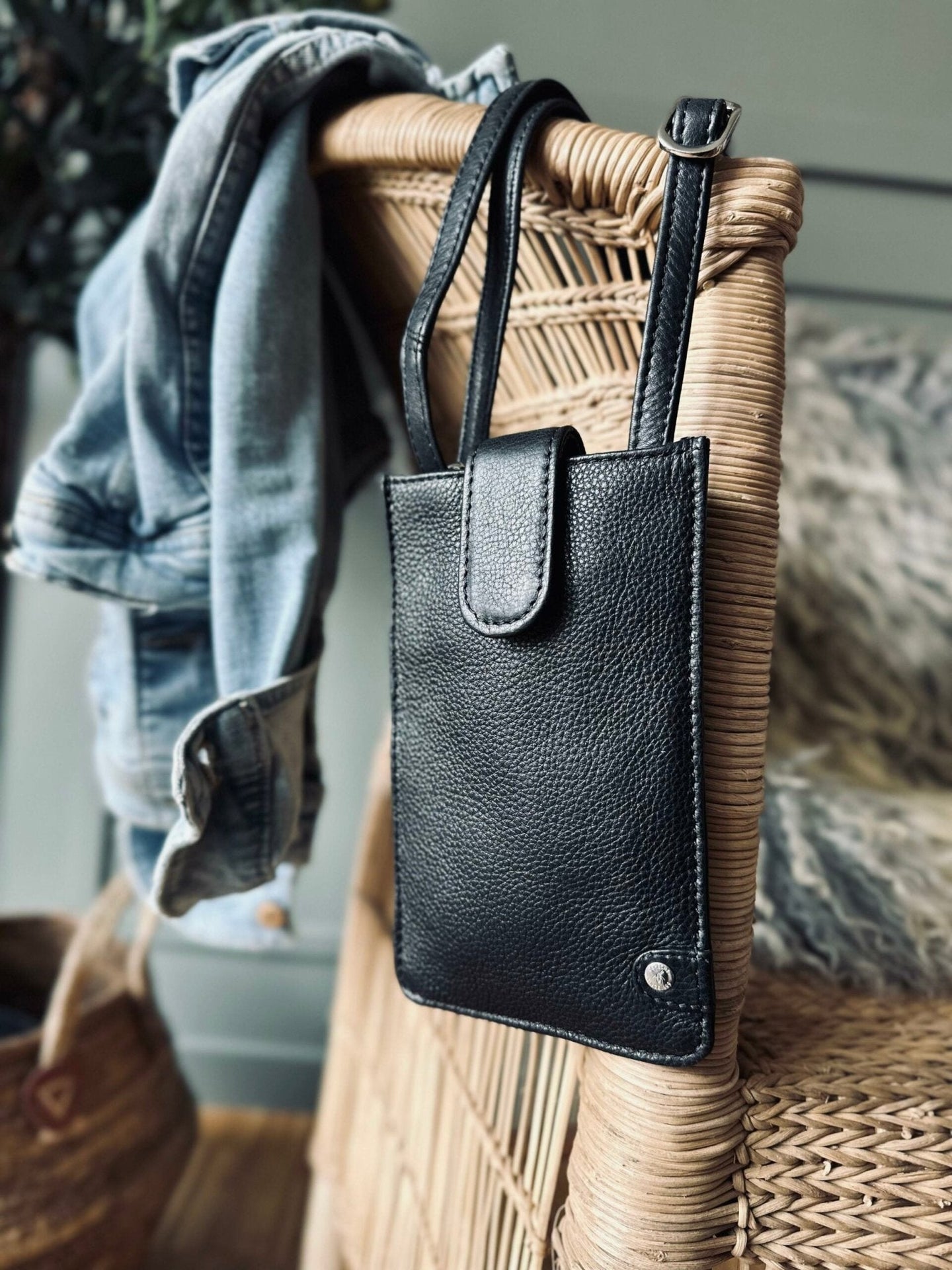 Mobiltaske Small Aura Black - VIAMAJA.DK