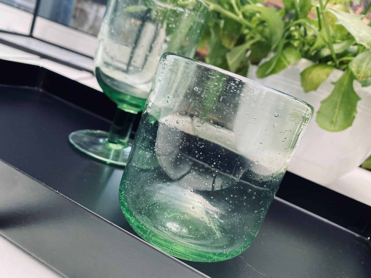 Mundblæst vandglas med bobler – Farve GREEN - VIAMAJA.DK