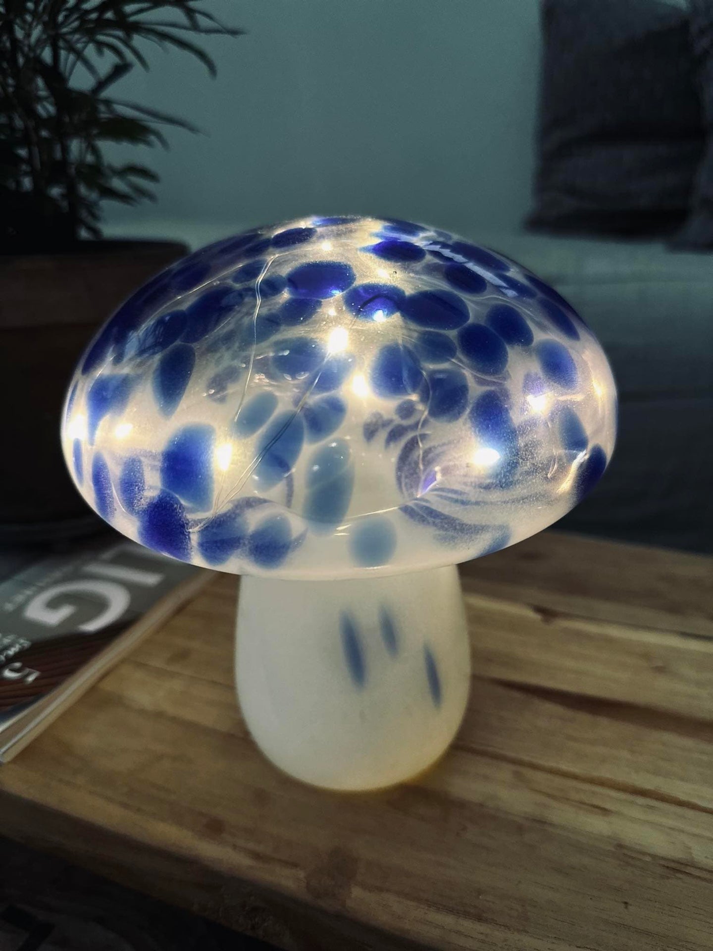 MUSHROOM Lampe m. LED – Royal blue mundblæst glas - VIAMAJA.DK