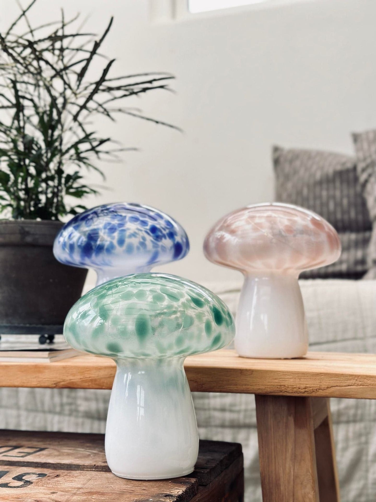 MUSHROOM Lampe m. LED – Royal blue mundblæst glas - VIAMAJA.DK