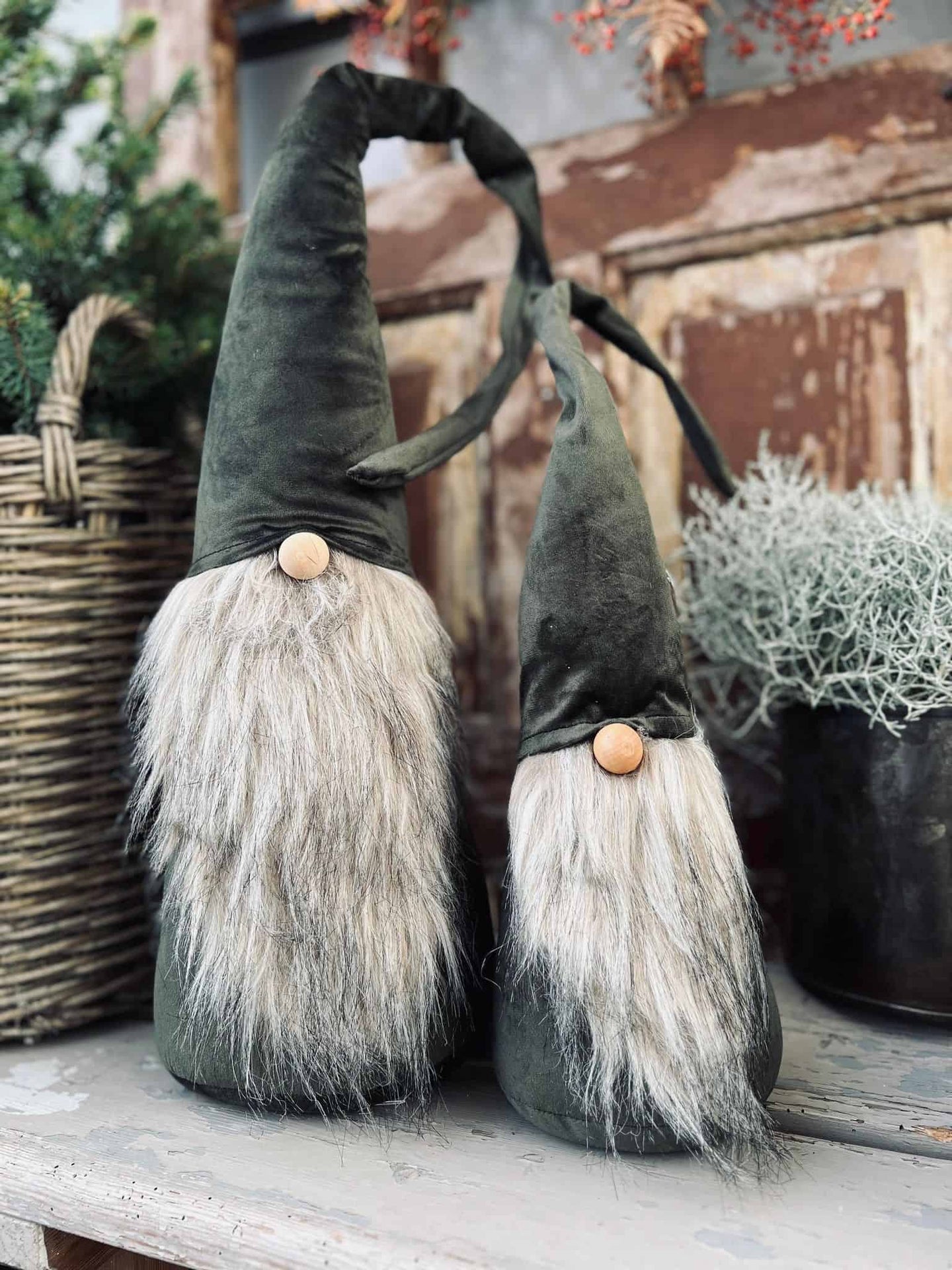 Nisse med skæg - Velour 32cm - VIAMAJA.DK