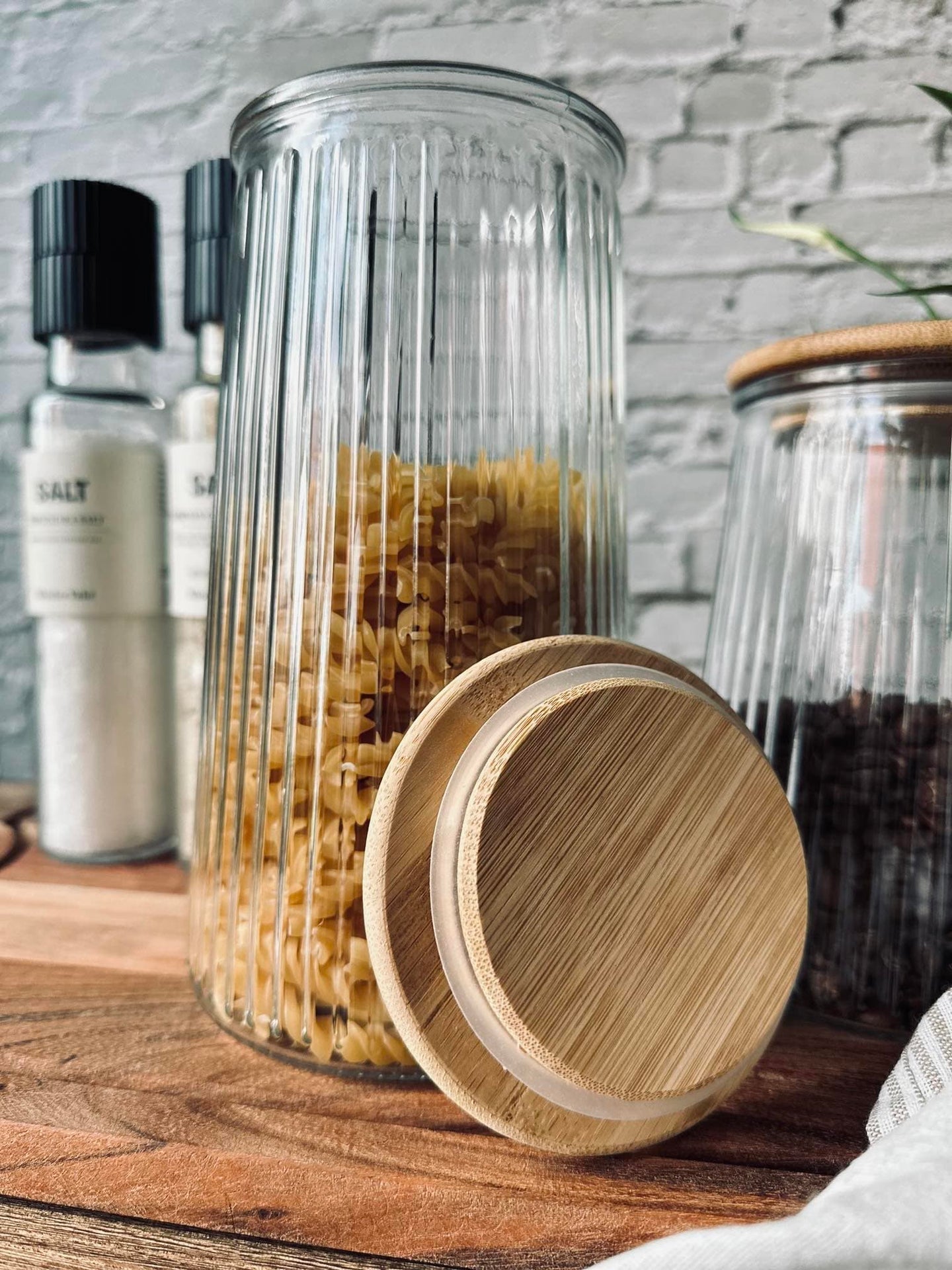 Opbevaringsglas med trælåg 1400 ml - VIAMAJA.DK