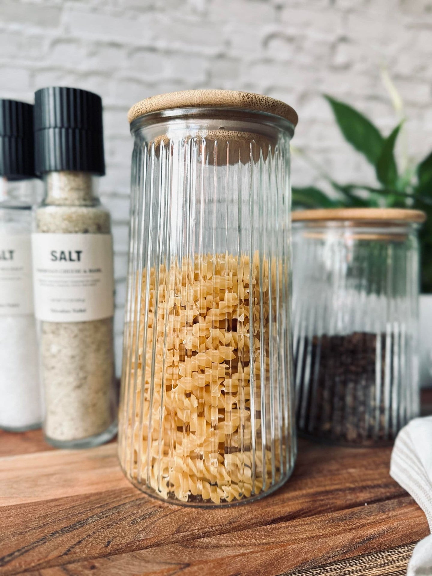 Opbevaringsglas med trælåg 1400 ml - VIAMAJA.DK