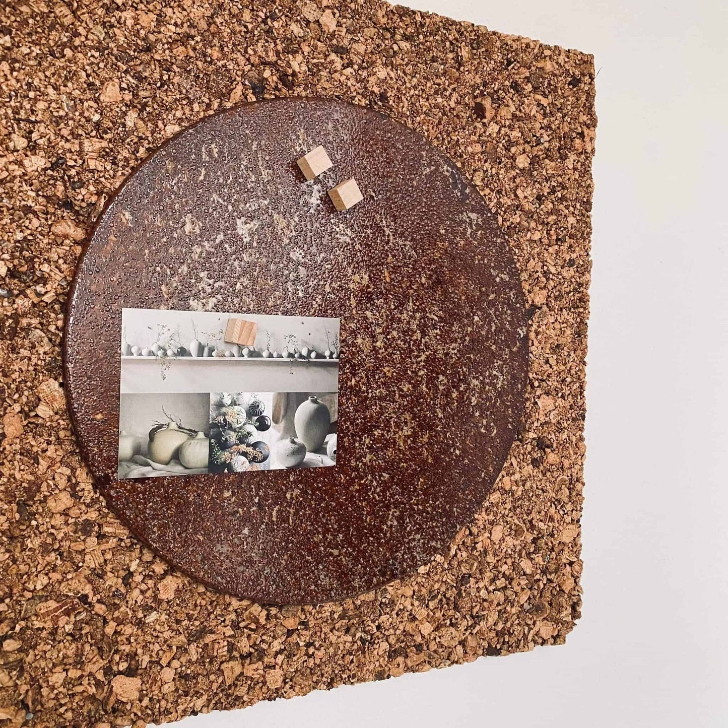 Opslagstavle i jern - Rusty Ø35cm - VIAMAJA.DK