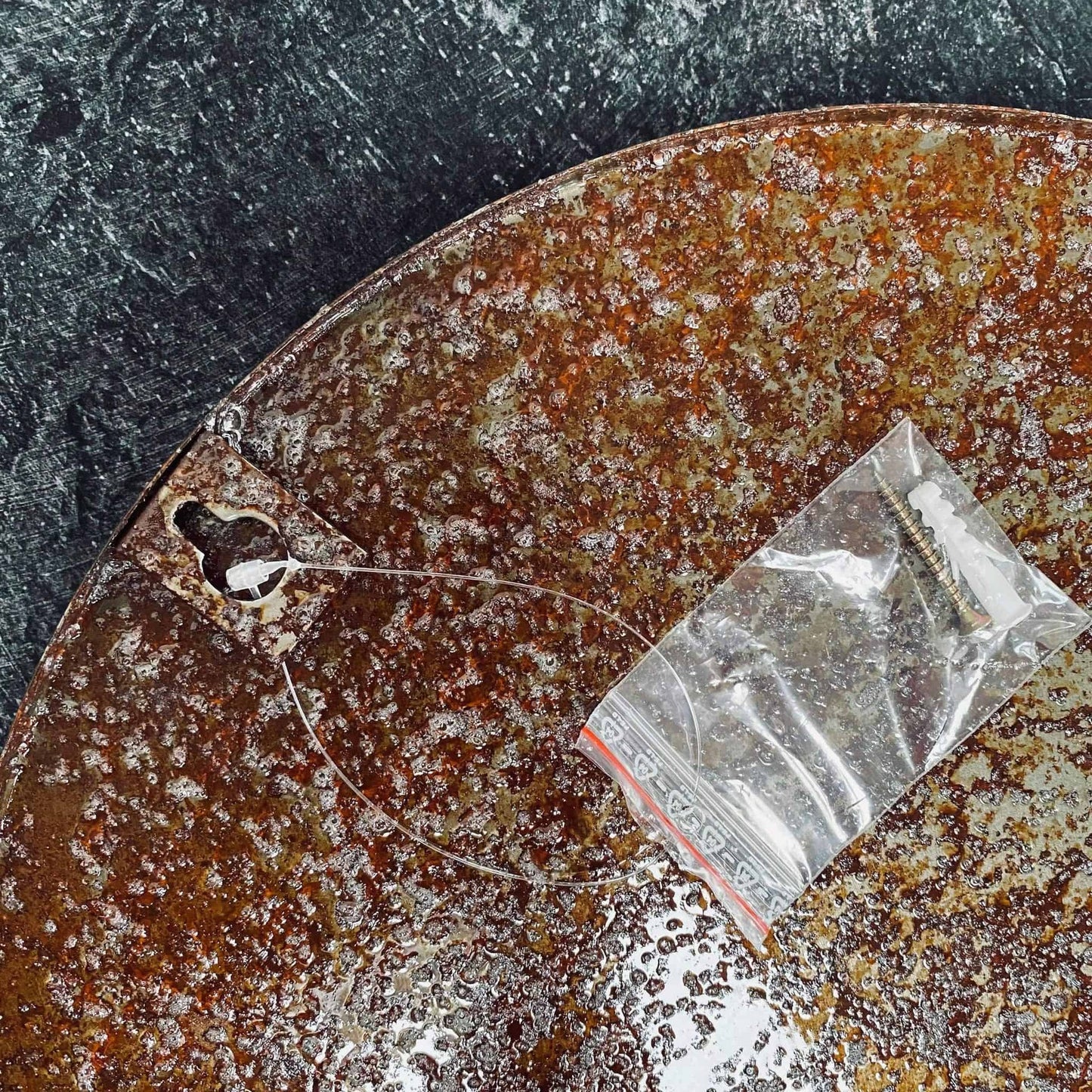 Opslagstavle i jern - Rusty Ø35cm - VIAMAJA.DK