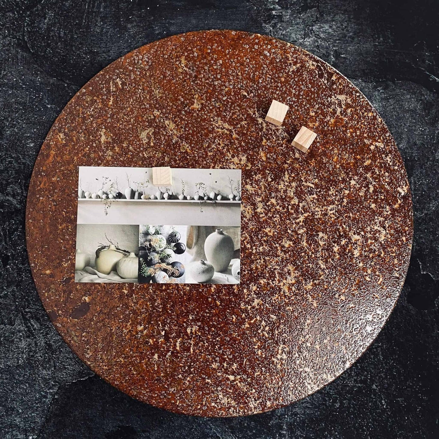 Opslagstavle i jern - Rusty Ø35cm - VIAMAJA.DK