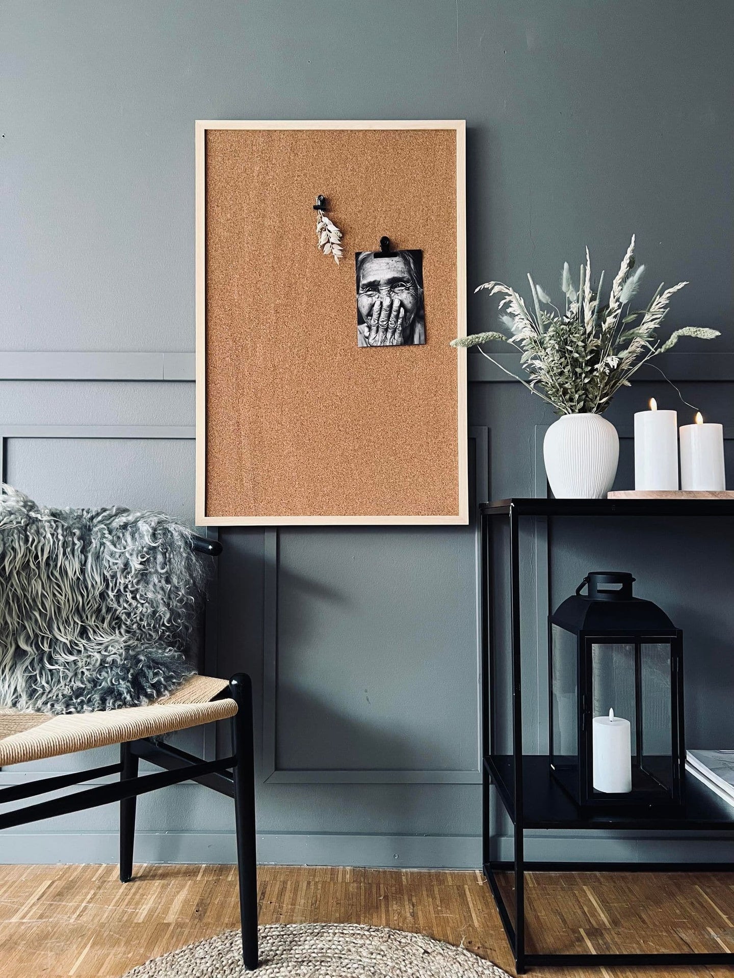 Opslagstavle kork 60x90 med kraftig ramme - Natur - VIAMAJA.DK