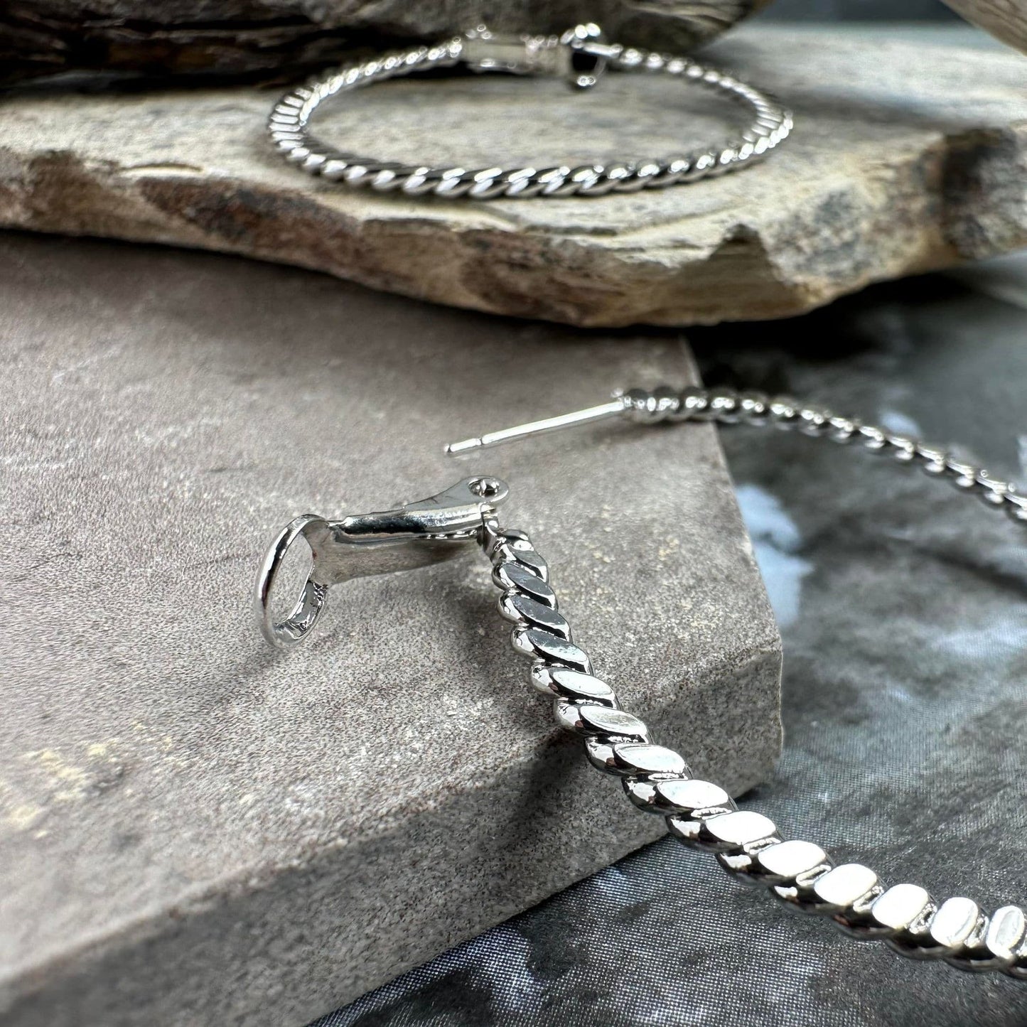 Øreringe Hallie twist hoop - 18K forgyldt - VIAMAJA.DK