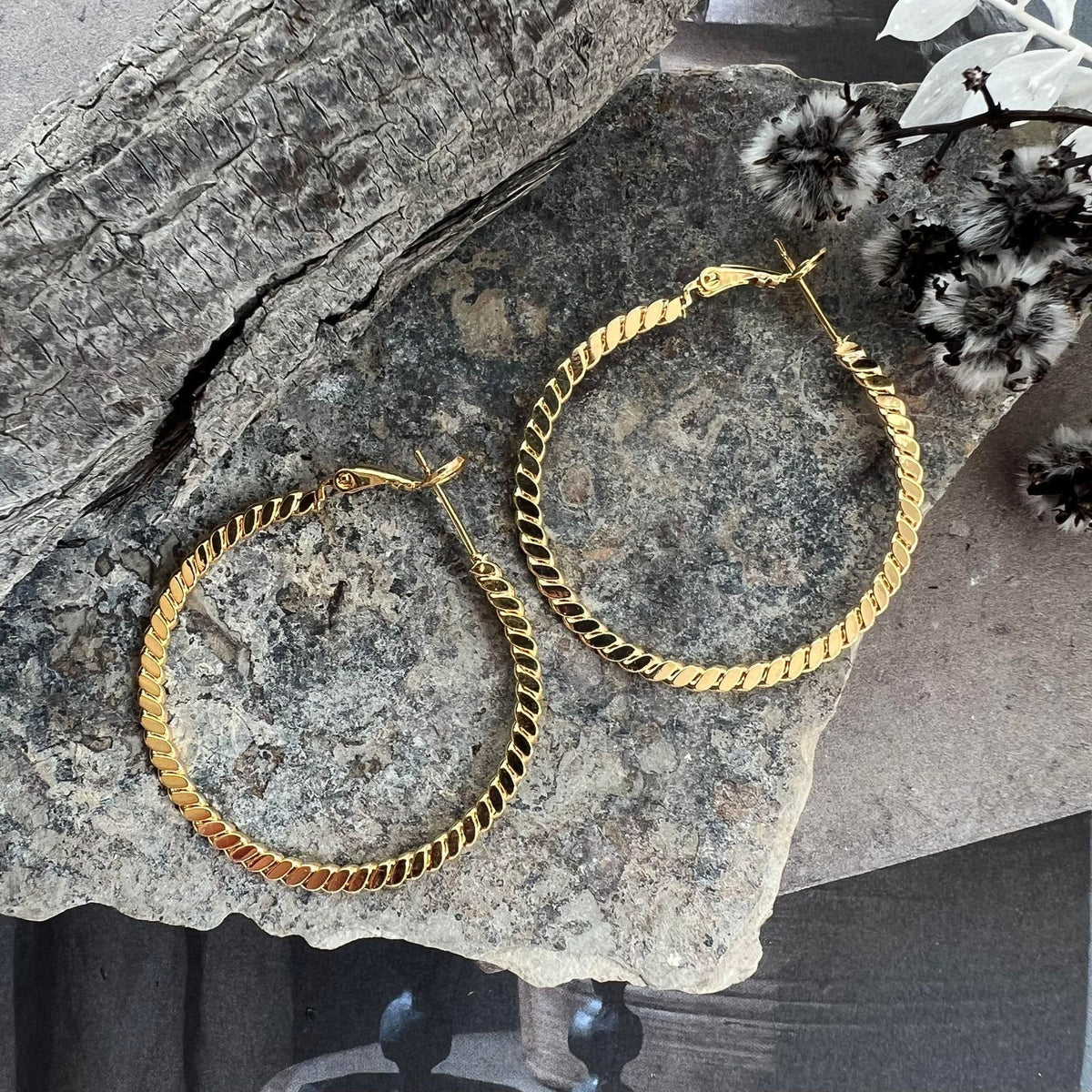 Øreringe Hallie twist hoop - forgyldt - VIAMAJA.DK