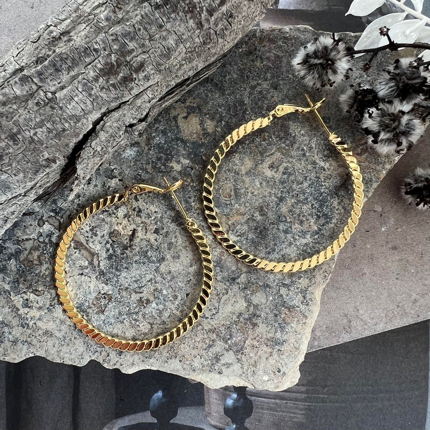 Øreringe Hallie twist hoop - forgyldt - VIAMAJA.DK