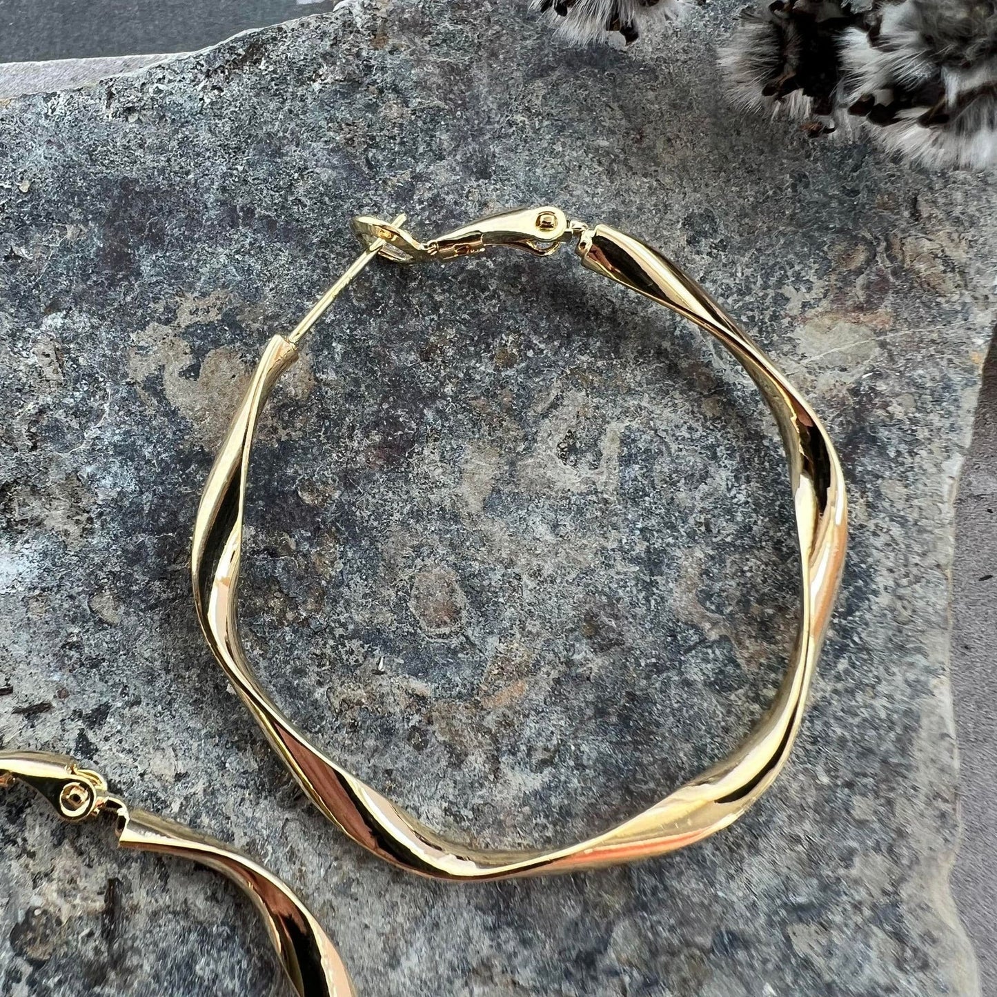 Øreringe Hope snoet - forgyldt - VIAMAJA.DK