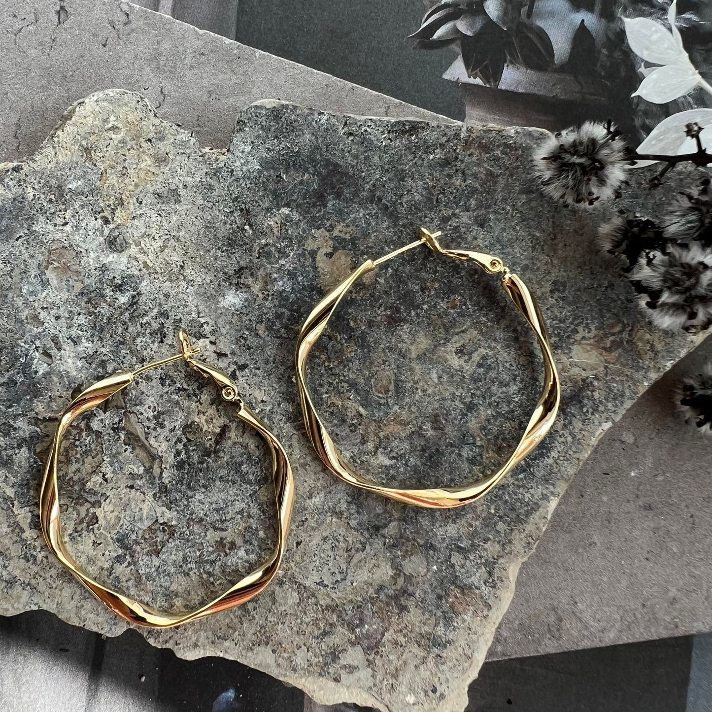 Øreringe Hope snoet - forgyldt - VIAMAJA.DK