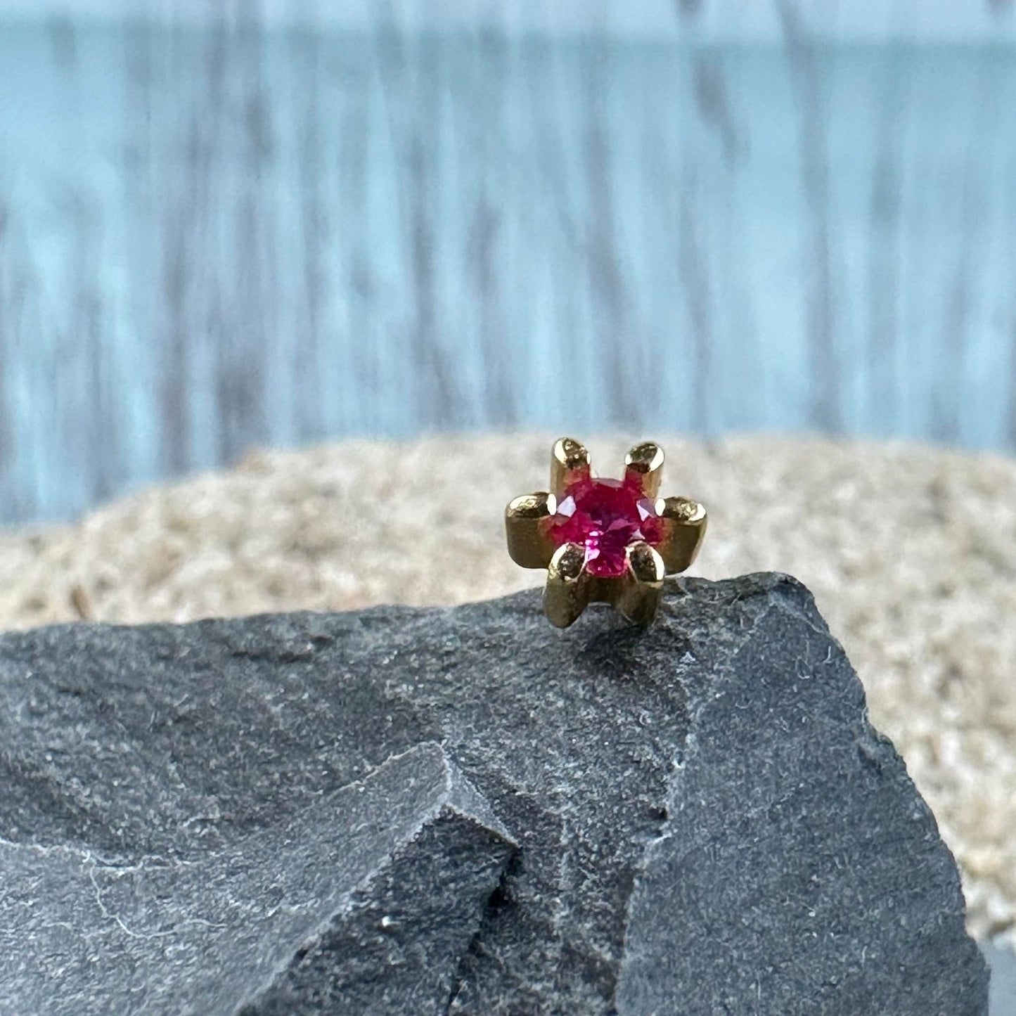 Ørestik Single GIA Magenta 18K forgyldt – 1 stk - VIAMAJA.DK