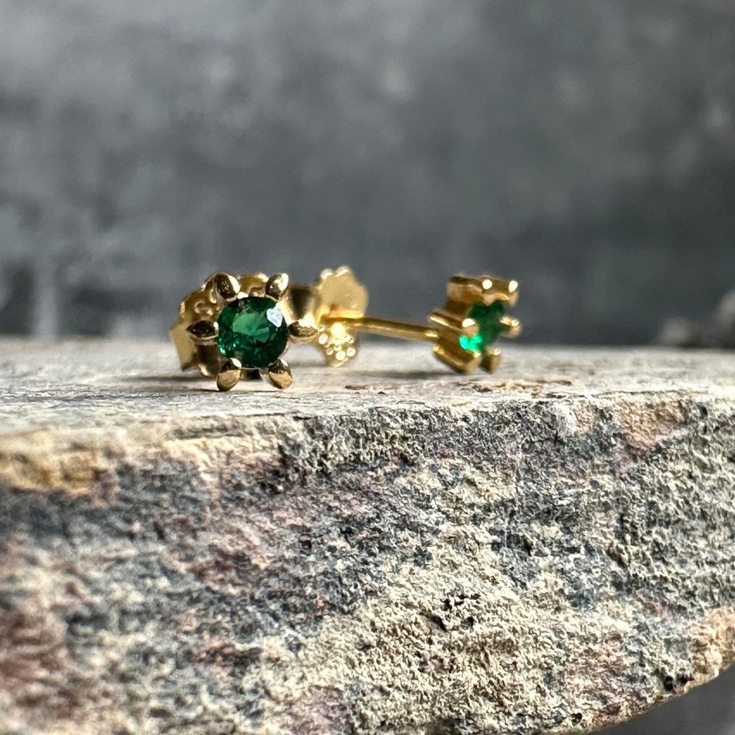 Ørestikker GIA EMERALD 18K forgyldt - VIAMAJA.DK