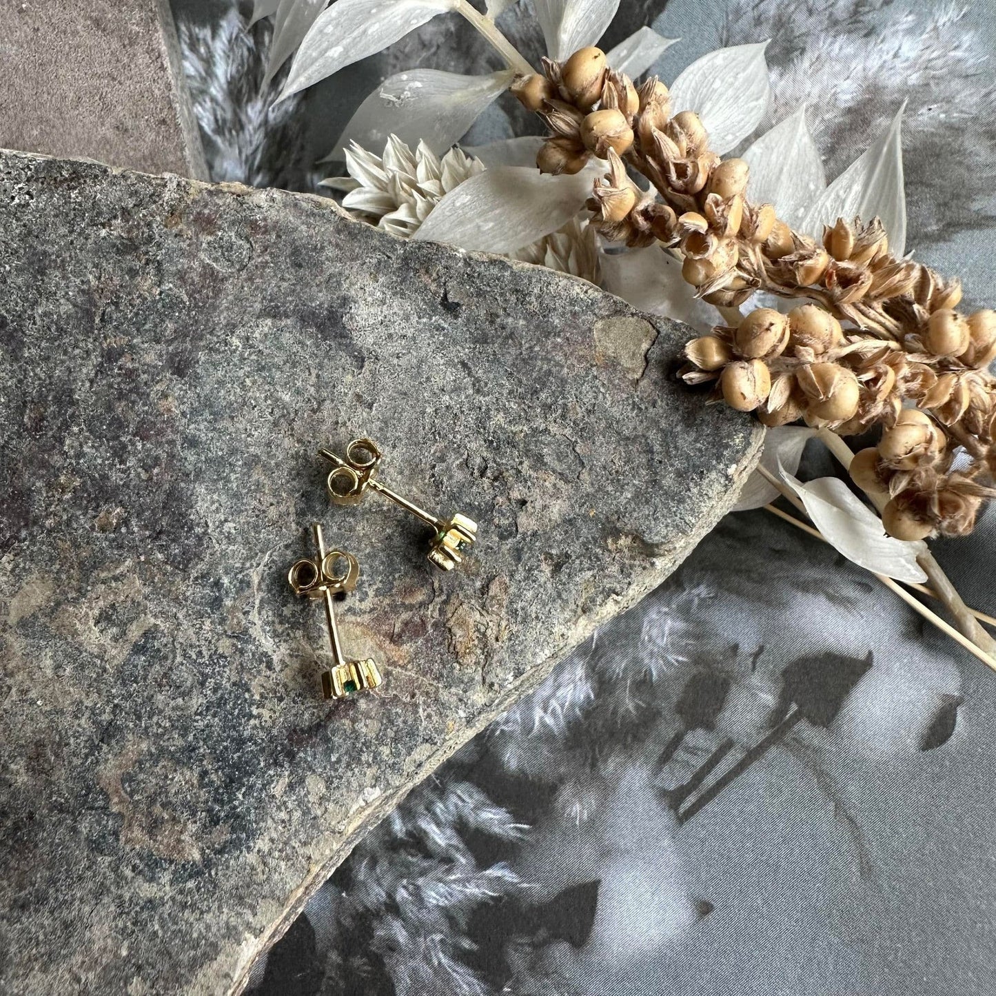 Ørestikker GIA EMERALD 18K forgyldt - VIAMAJA.DK