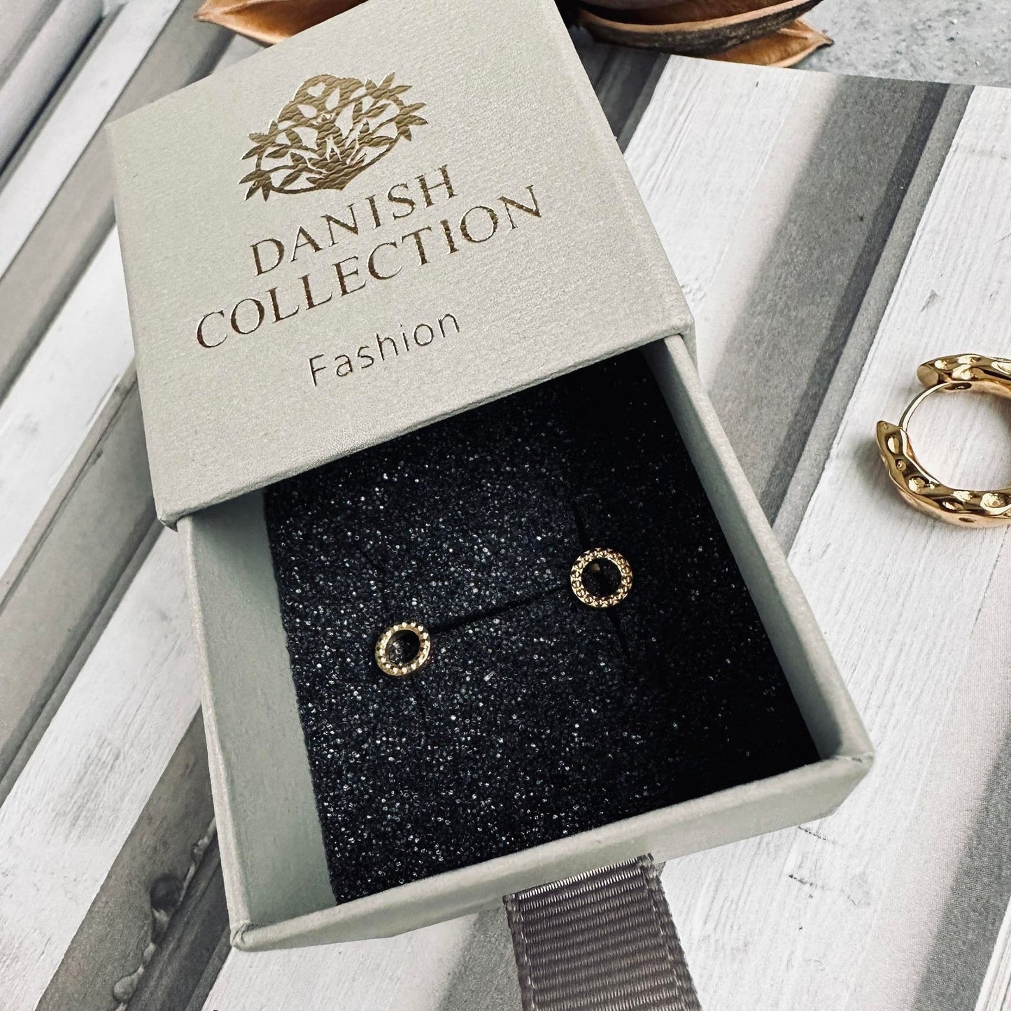 Ørestikker Icelyn forgyldt - Vandfast - VIAMAJA.DK