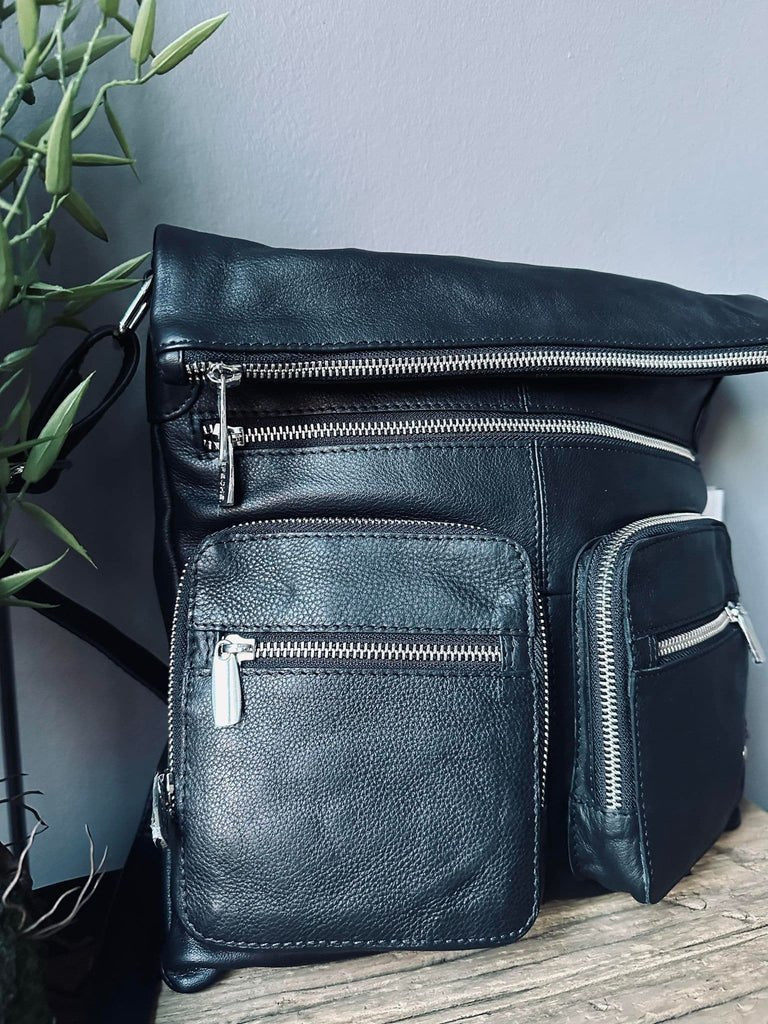 Oversize crossbody - FINA black leather - VIAMAJA