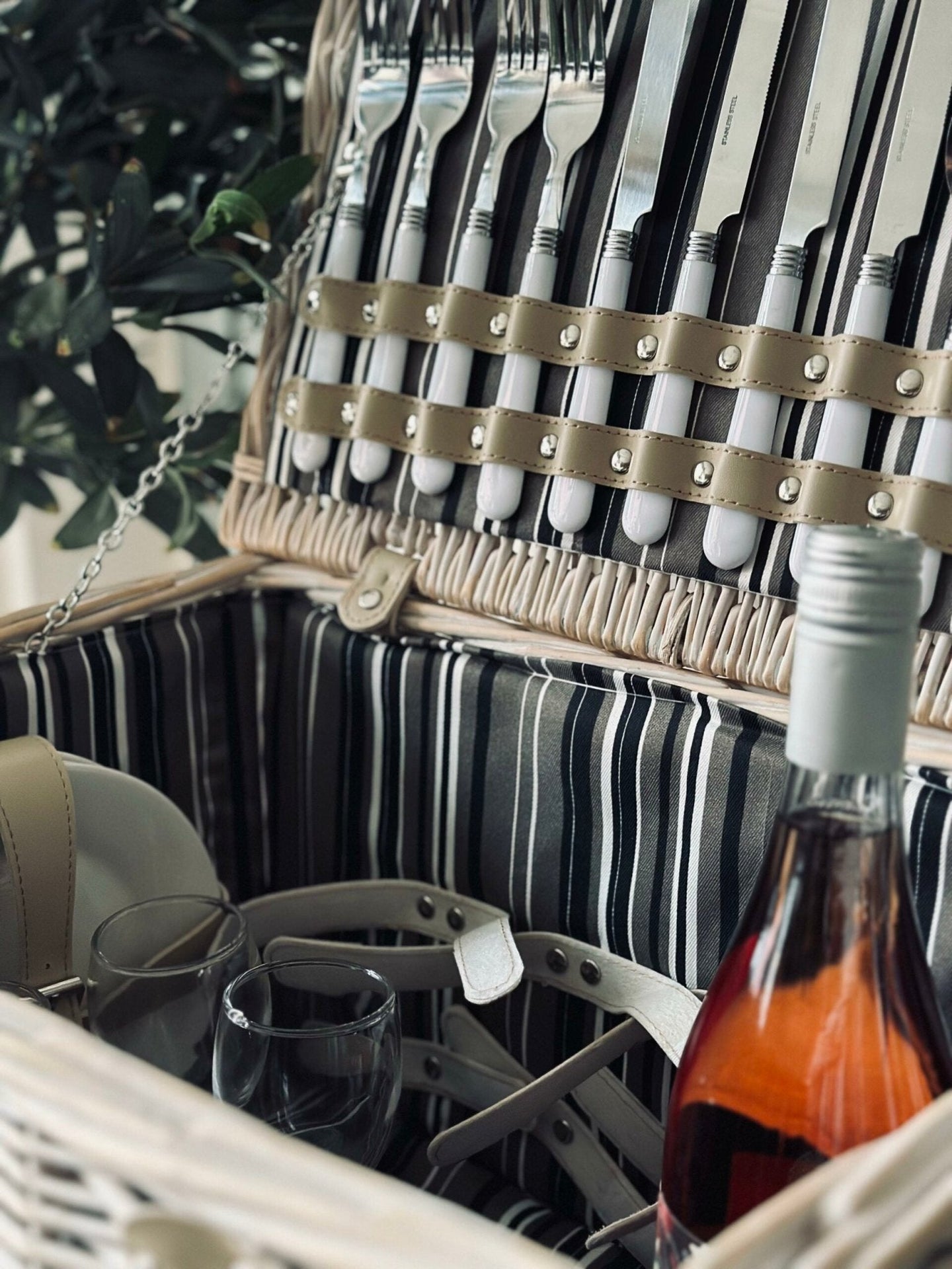 Picnic kurv m. indhold til 4 personer - VIAMAJA.DK