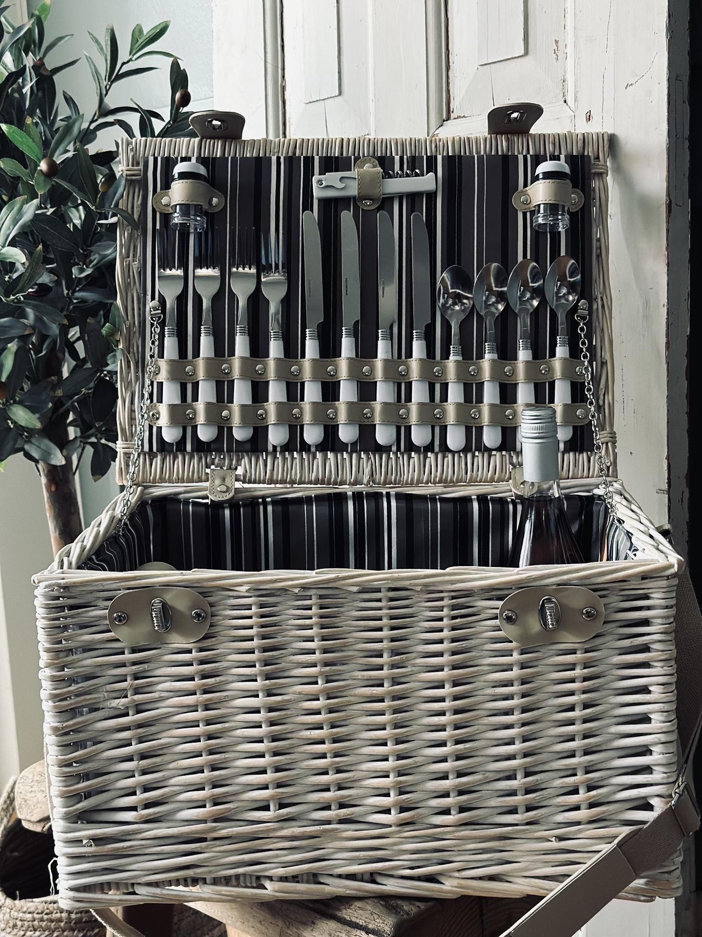 Picnic kurv m. indhold til 4 personer - VIAMAJA.DK