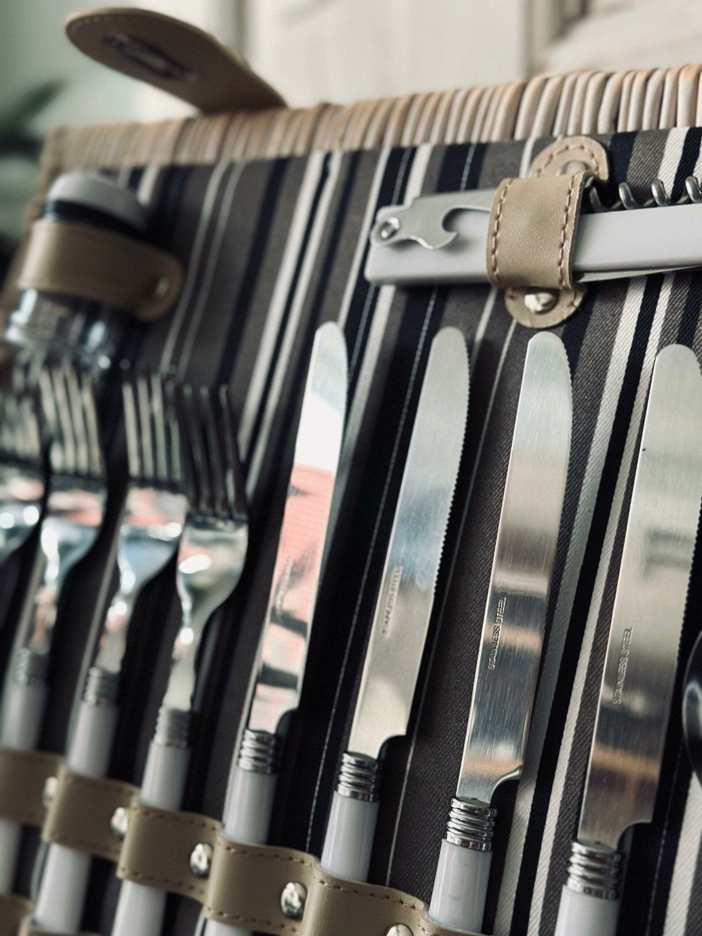 Picnic kurv m. indhold til 4 personer - VIAMAJA.DK