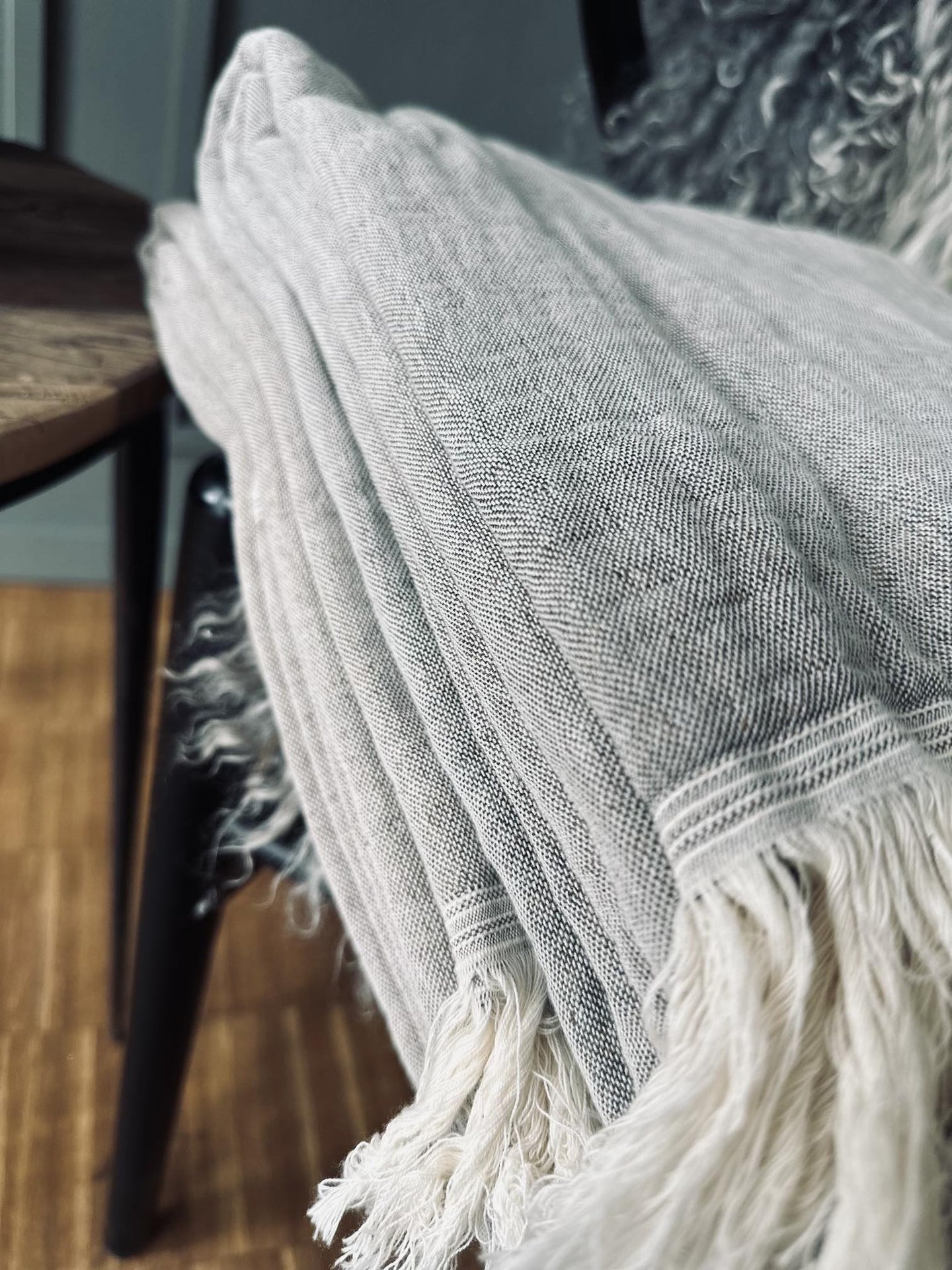 Plaid vævet med kork – Nature grey mix - VIAMAJA.DK