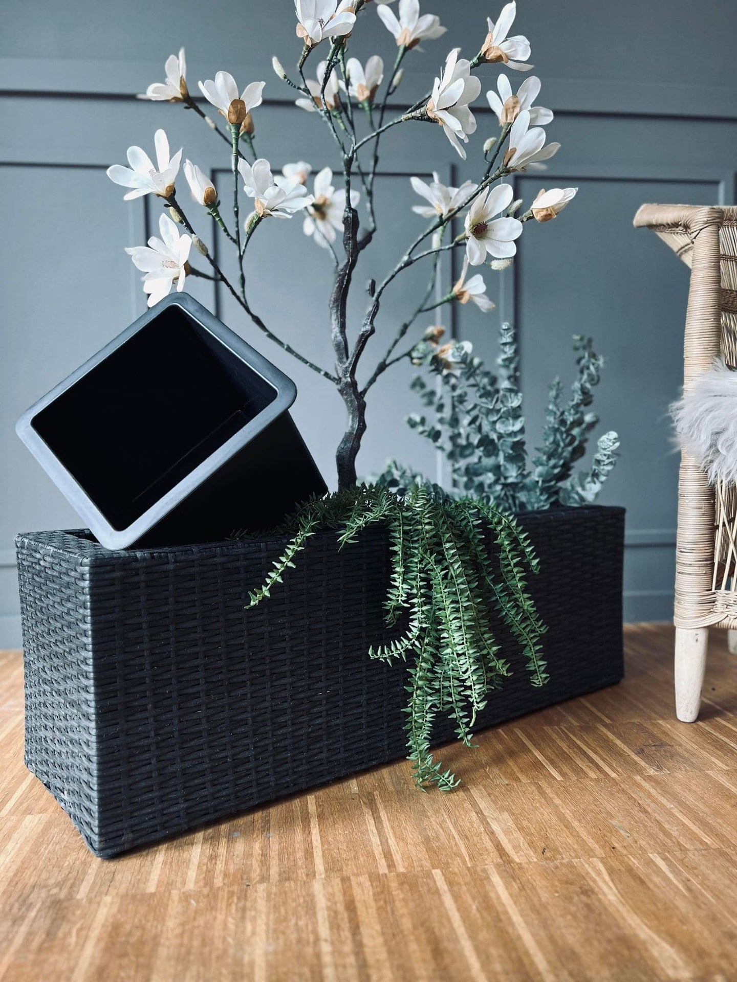 Plantekasse med 3 rum - Børstet sort - VIAMAJA.DK